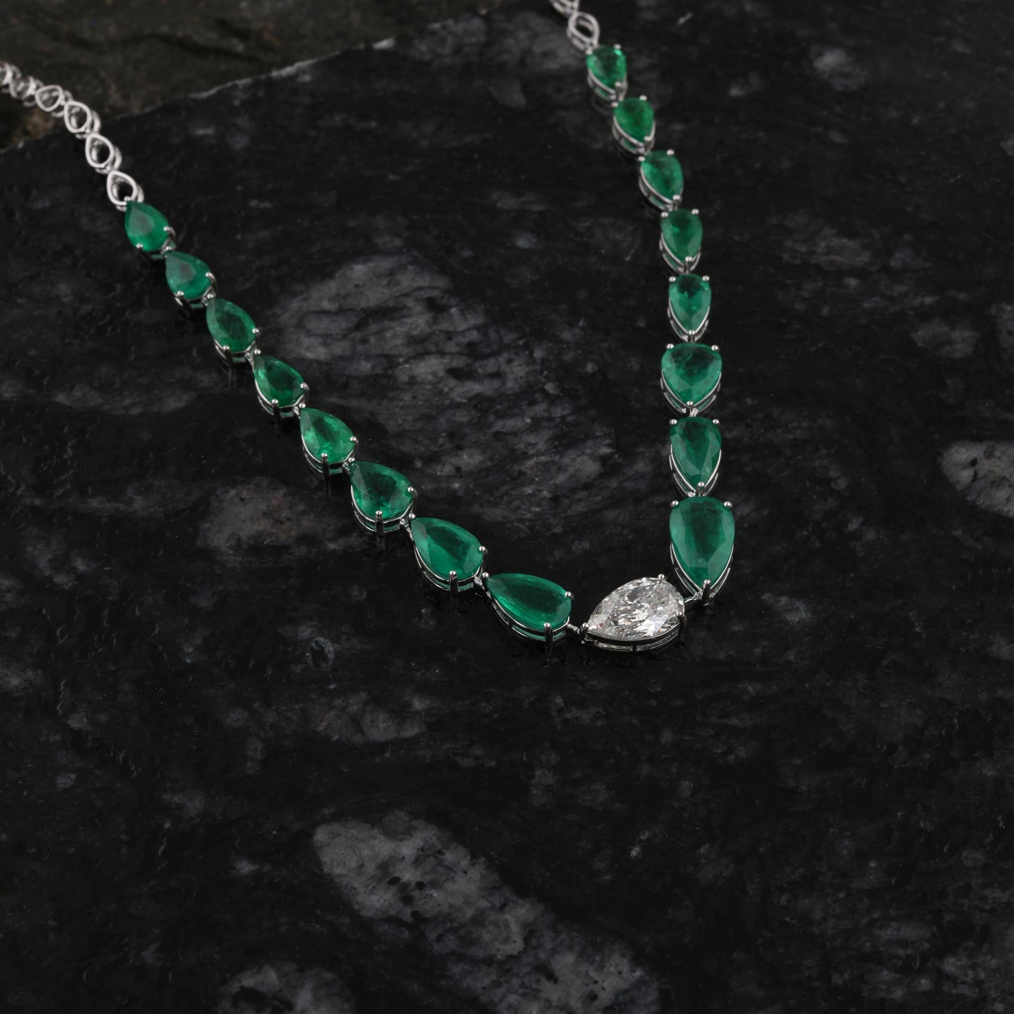 Birne Sambia Smaragd Edelstein Halskette SI/H Diamant 14 Karat Weißgold Schmuck (Tropfenschliff) im Angebot