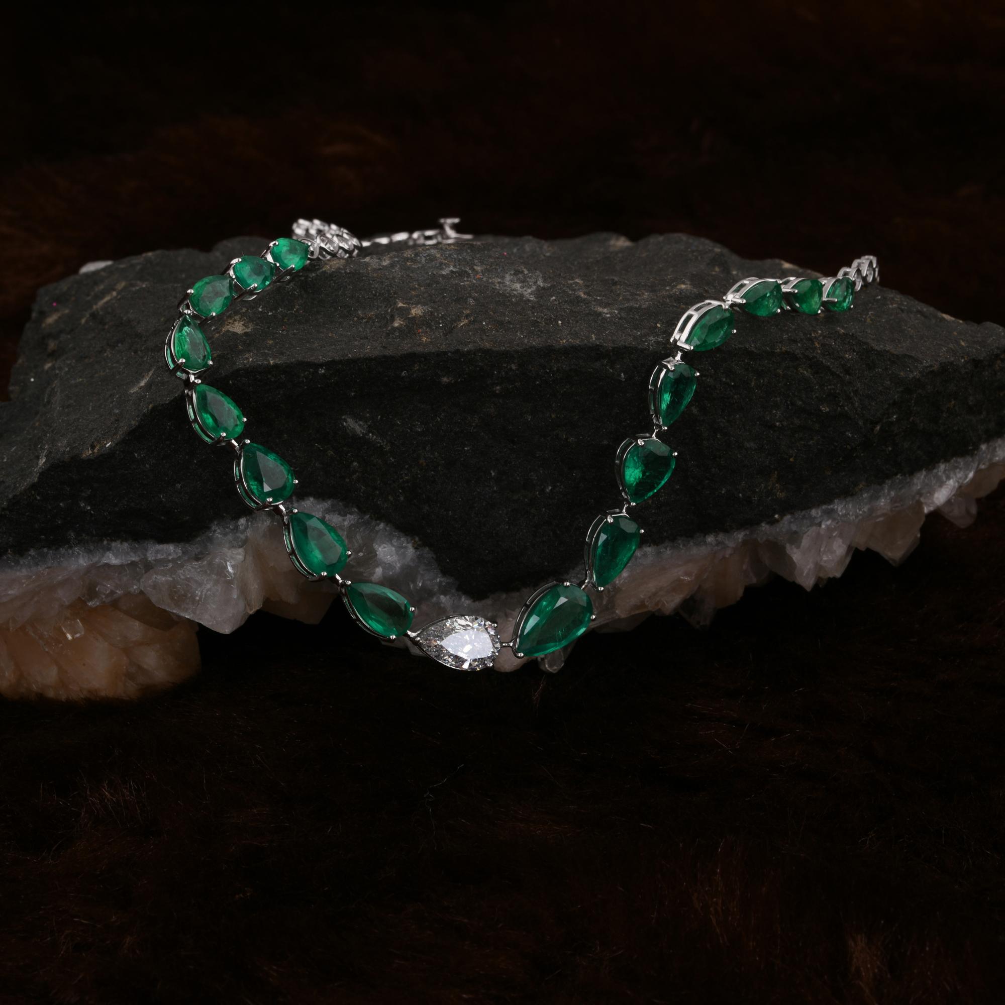 Birne Sambia Smaragd Edelstein Halskette SI/H Diamant 14 Karat Weißgold Schmuck im Zustand „Neu“ im Angebot in Diera, Dubai