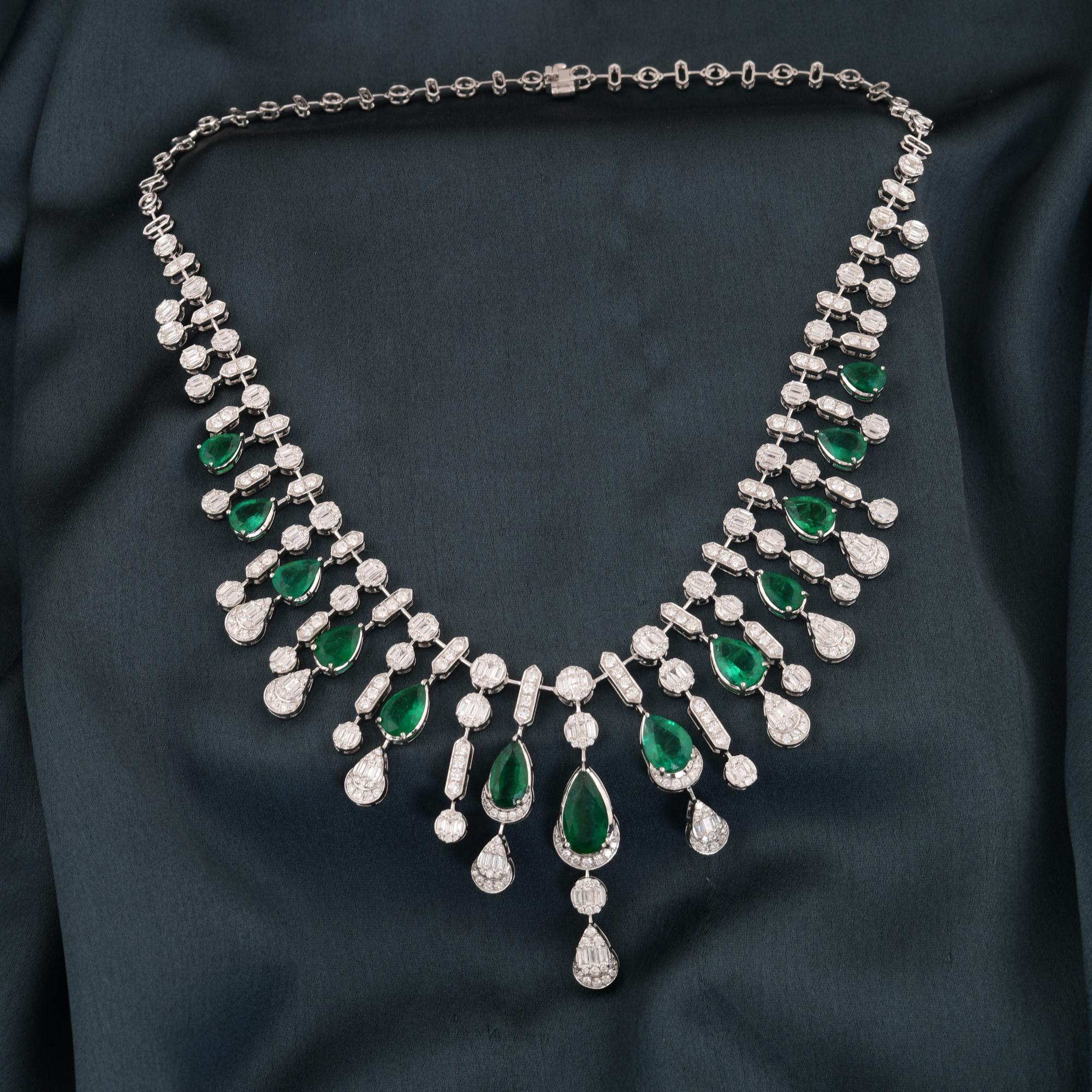 Collar de esmeralda zambiana pera de 13,62 quilates Diamante SI/H de 7,65 quilates Oro blanco de 18 quilates Moderno en venta