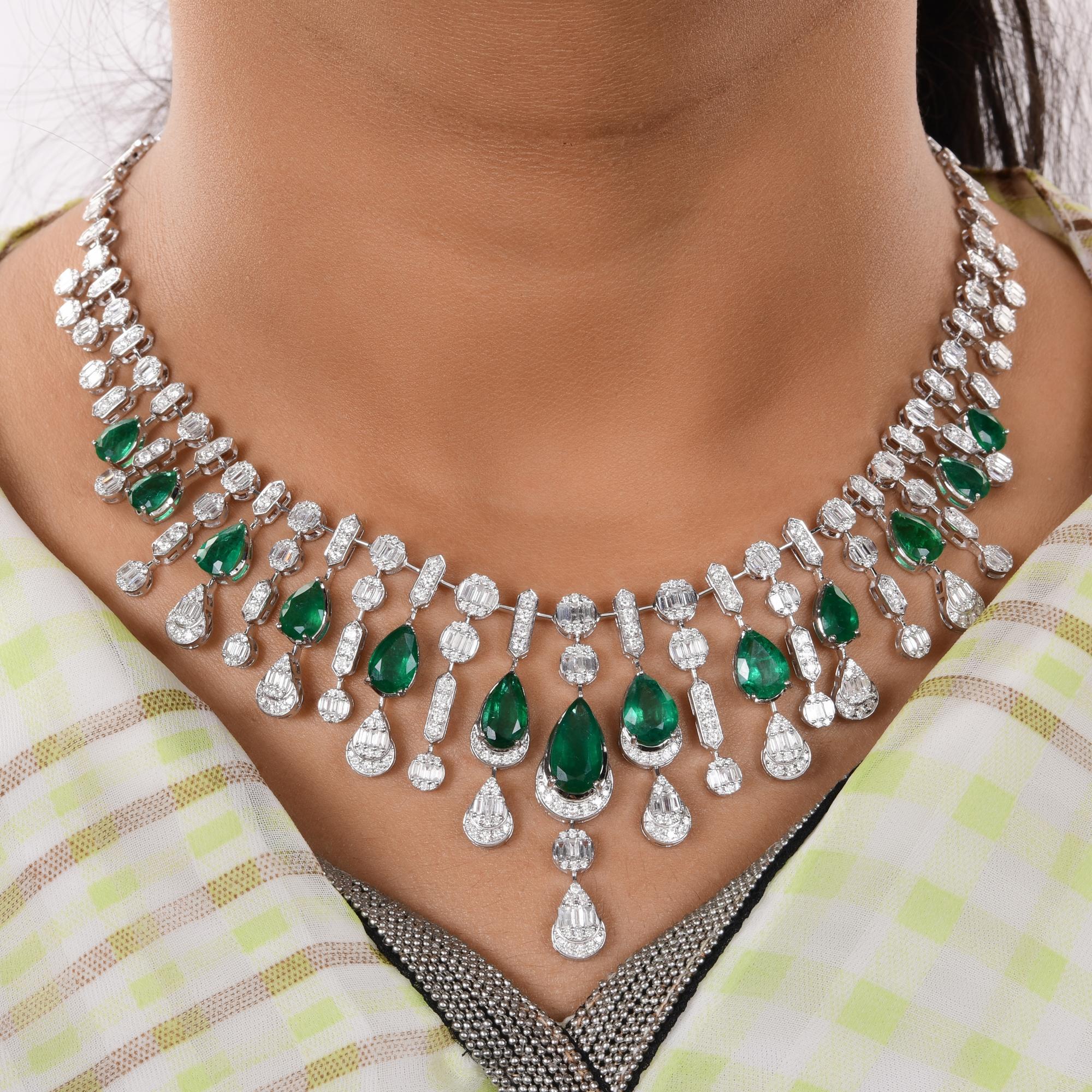Collar de esmeralda zambiana pera de 13,62 quilates Diamante SI/H de 7,65 quilates Oro blanco de 18 quilates Corte pera en venta