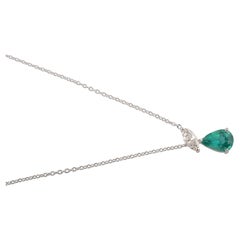 Halskette mit Anhänger in Form eines Diamanten im Marquise-Schliff, „Pear Zambian Emerald“, SI/H, aus 18 Karat Weißgold