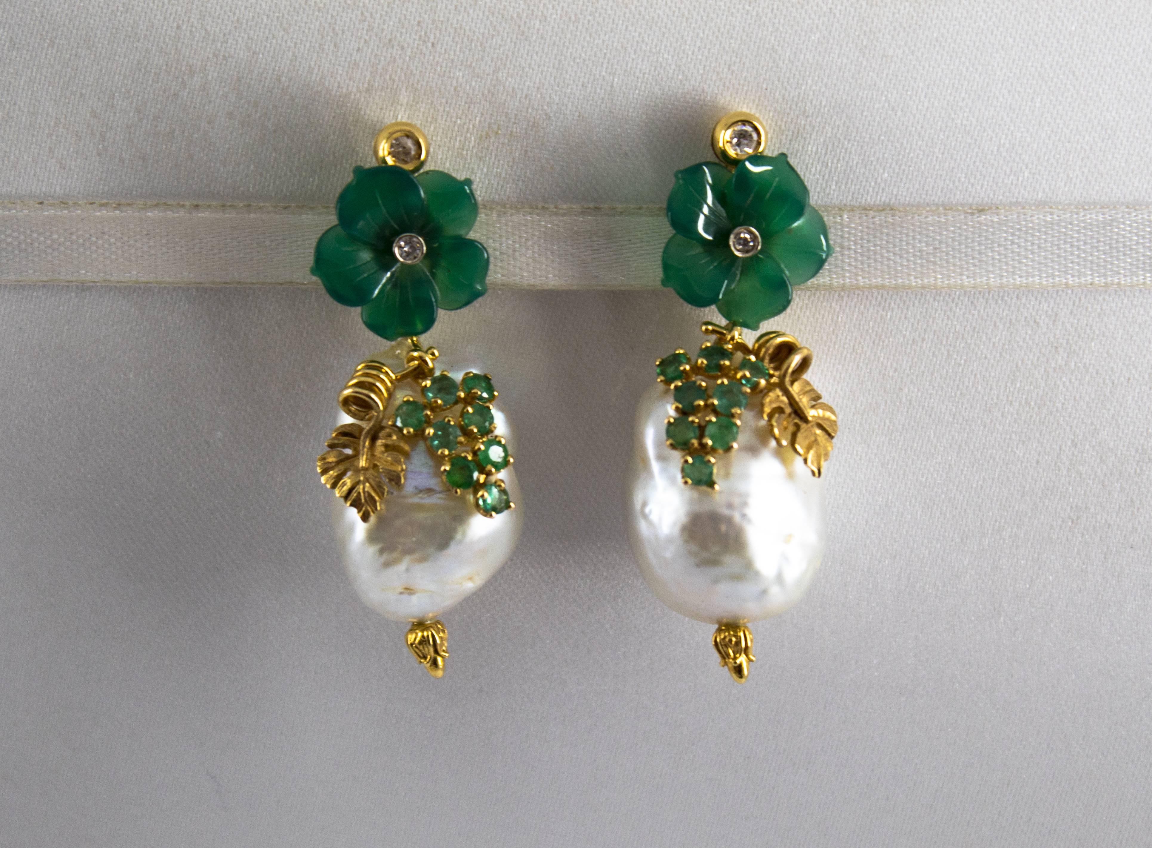 Women's or Men's Pearl 0.90 Carat Emerald Agate 0.12 Carat White Diamond Yellow Gold Earrings