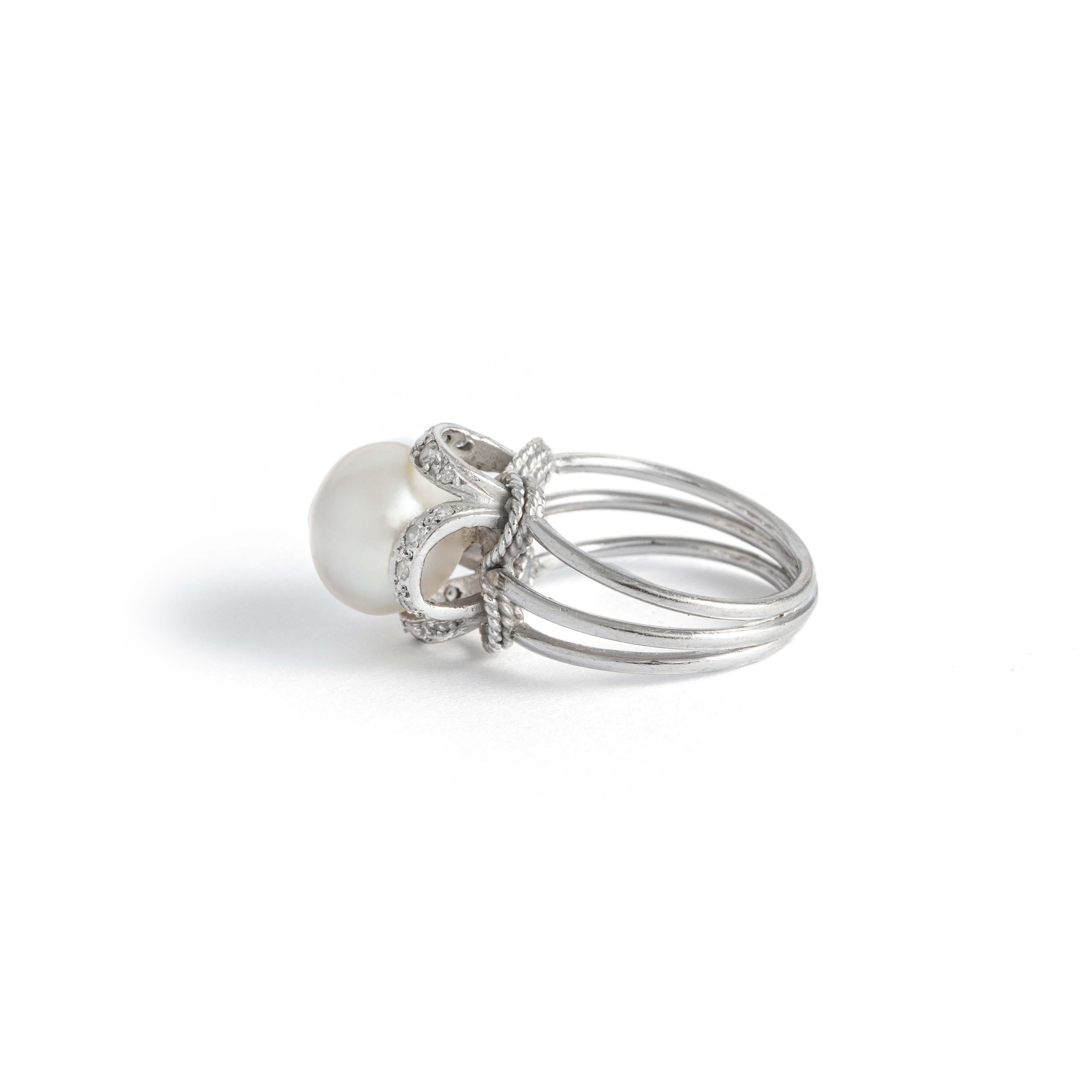 Women's or Men's Pearl 18k White Gold Ring For Sale