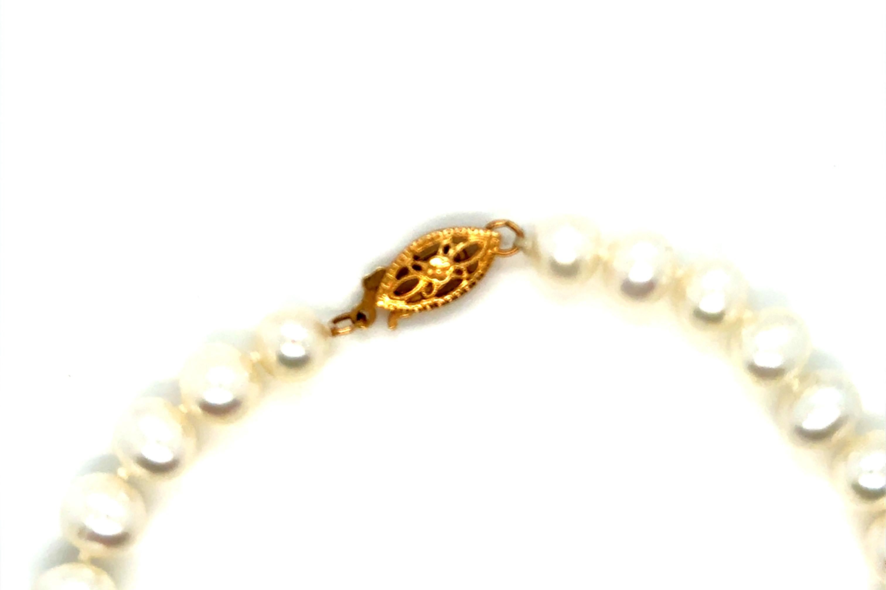 Pearl 6.5-7mm Bracelet 14K Yellow Gold Clasp 7.5 Inch Brand New


Featuring 27 Natural Pearls

Pearls are Slightly Not Round

Pearl Strand Bracelet with 6.5-7mm Pearls

Safety Clasp Keeps This Bracelet Secure

7.5 inches

Timeless Bracelet Blends