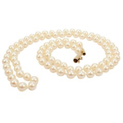 Collier de perles et or 14 carats avec fermoir en forme de baril