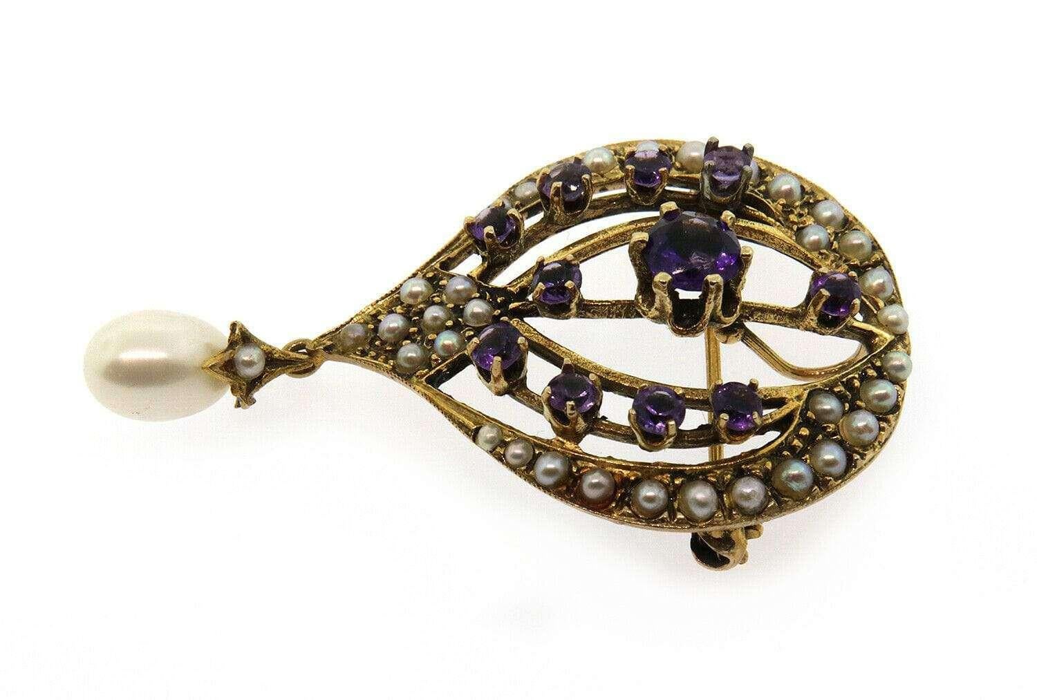Fabulous Vintage Pearl and Amethyst Convertible Brooch/Pendant in 14K

Vintage Pearl & Amethyst Brooch
14K Yellow Gold
White Pearls
Amethysts
Brooch Size: 1 1/8 X 1 3/4 Inch with Dangle
Total Weight: approx. 6.6 Grams
Stamped: 14K

Offered for your