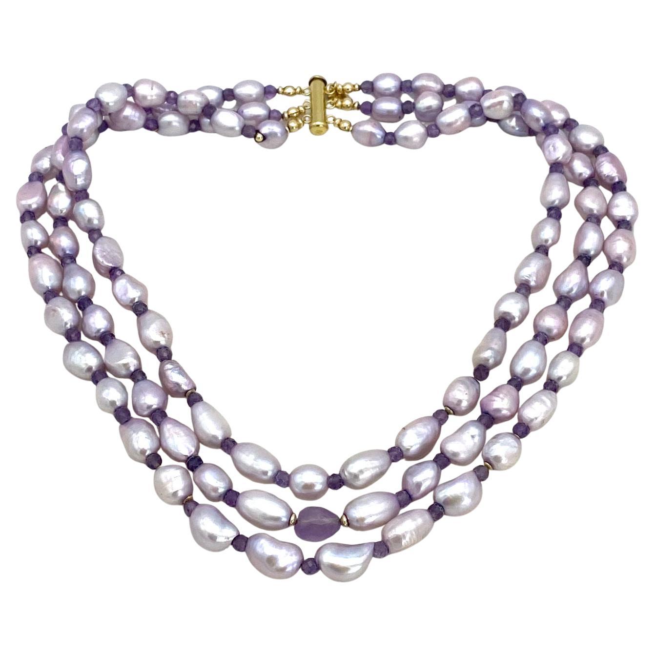 Perlina Collana a tre fili con perle e ametista e chiusura a tubo in oro 14K in vendita