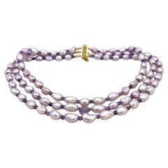 Collana a tre fili con perle e ametista e chiusura a tubo in oro 14K