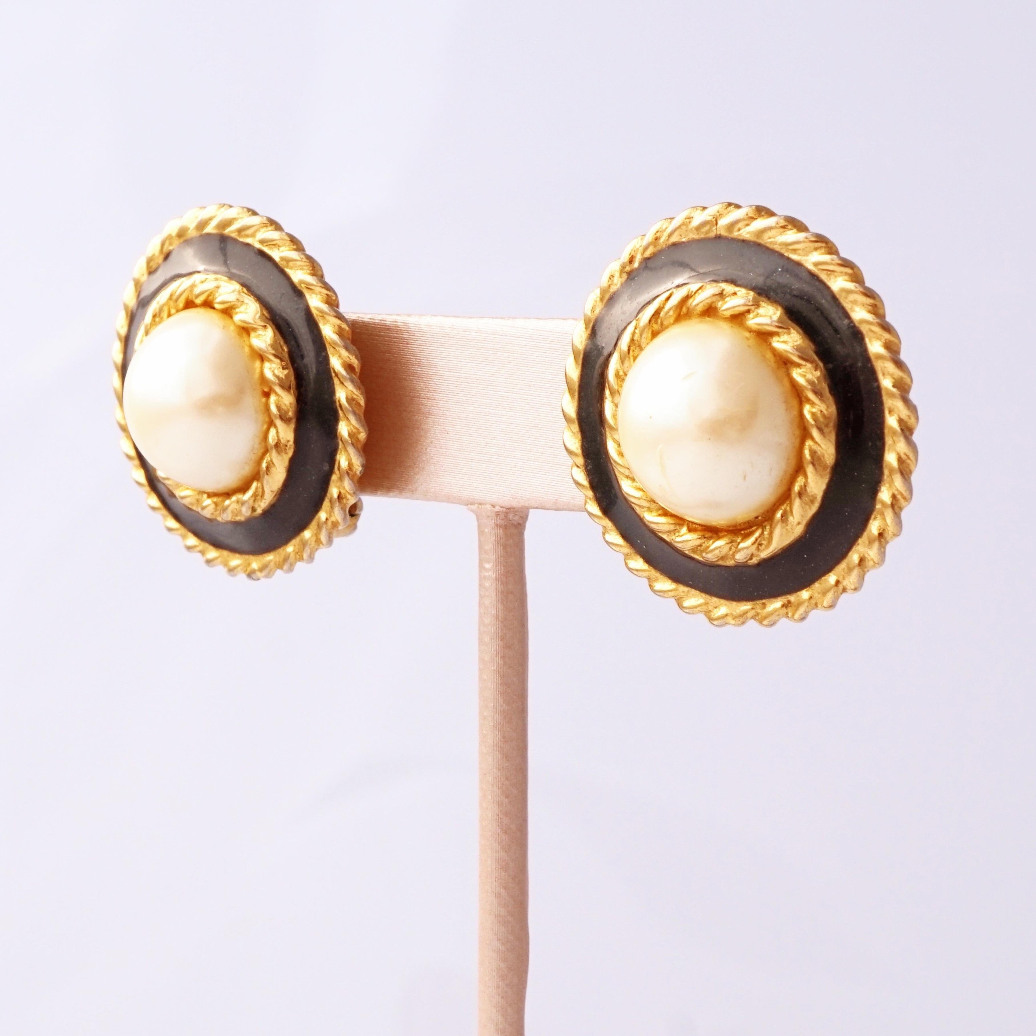 Modern Pearl and Black Enamel Button Earrings With Gilt Rope Trim By St. John, 1980s For Sale