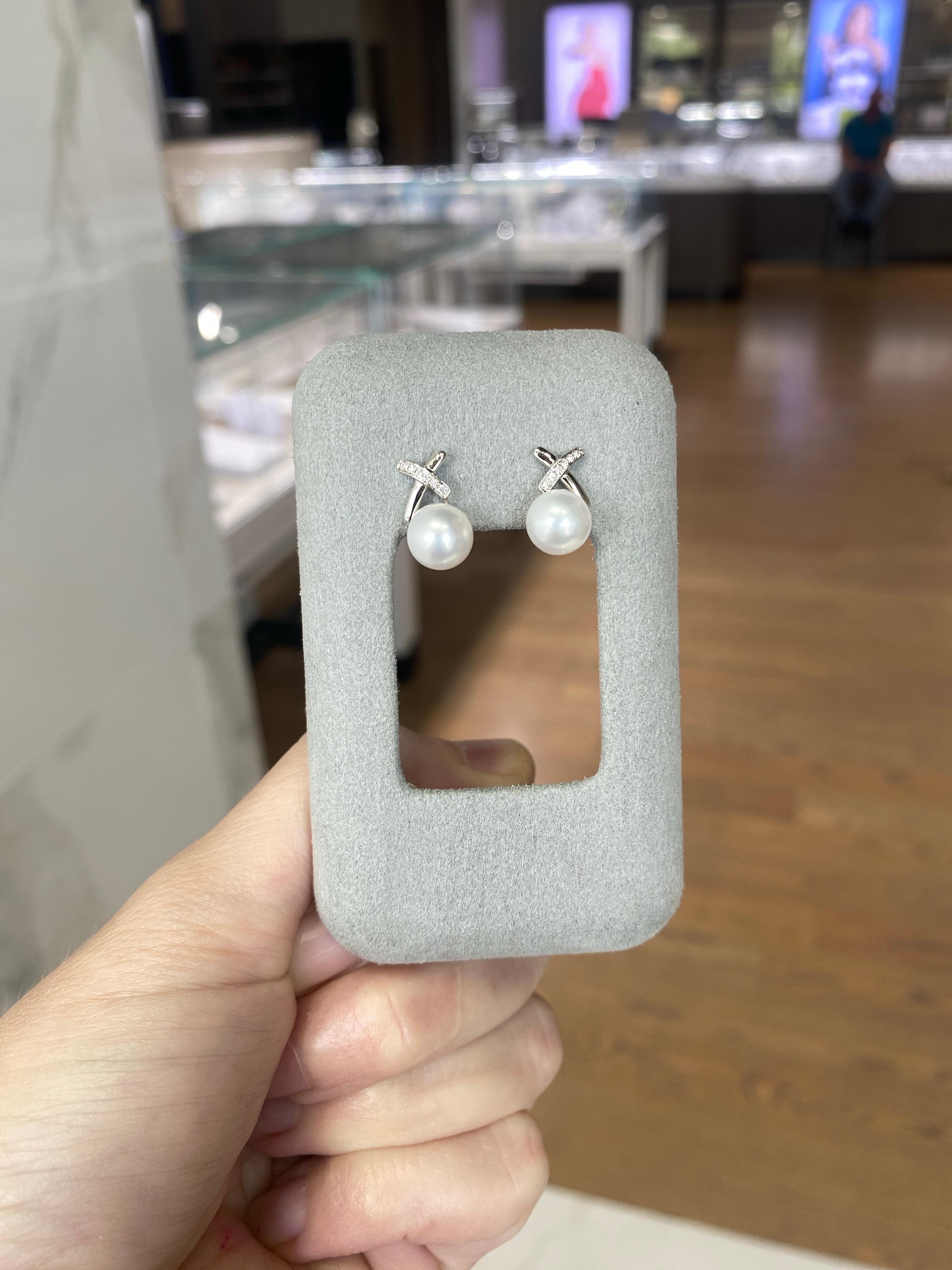 Pearl and Diamond 14 Karat White Gold Stud Earrings In New Condition For Sale In Houston, TX