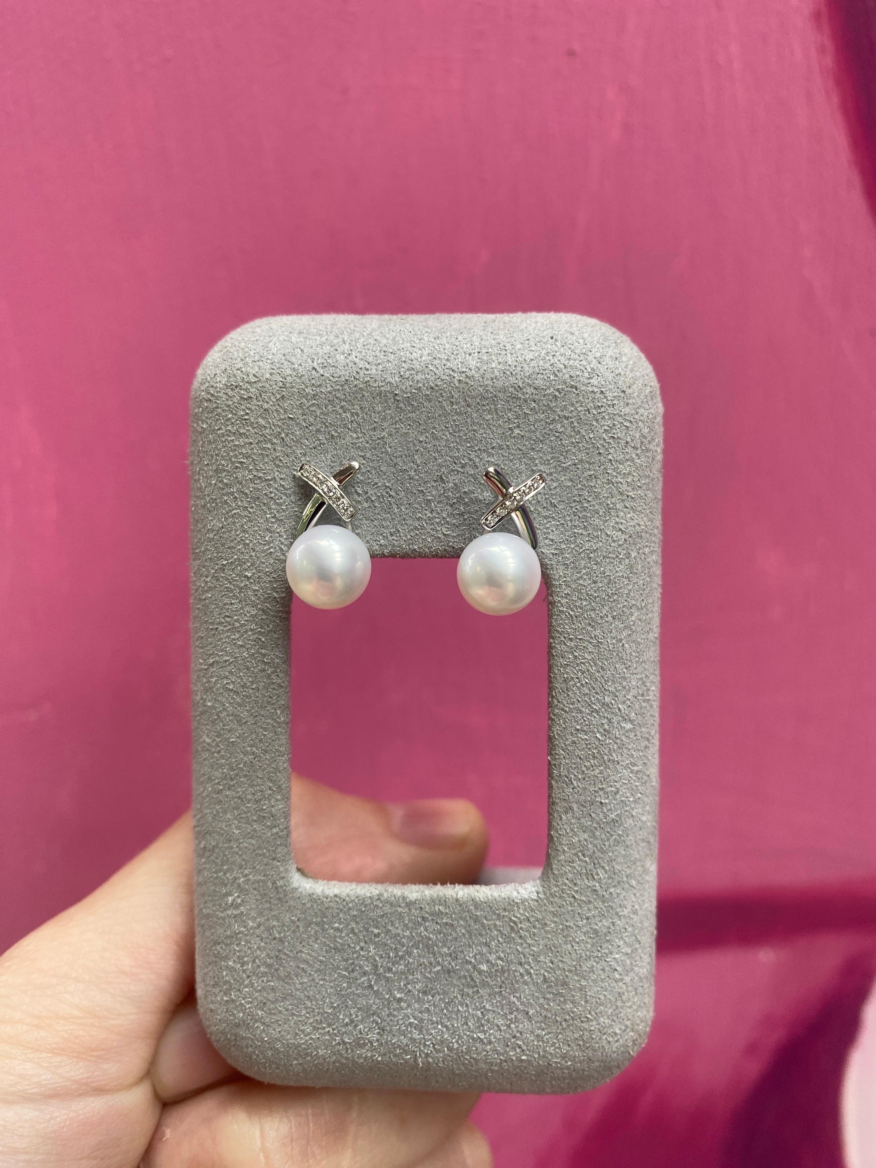 Pearl and Diamond 14 Karat White Gold Stud Earrings For Sale 1