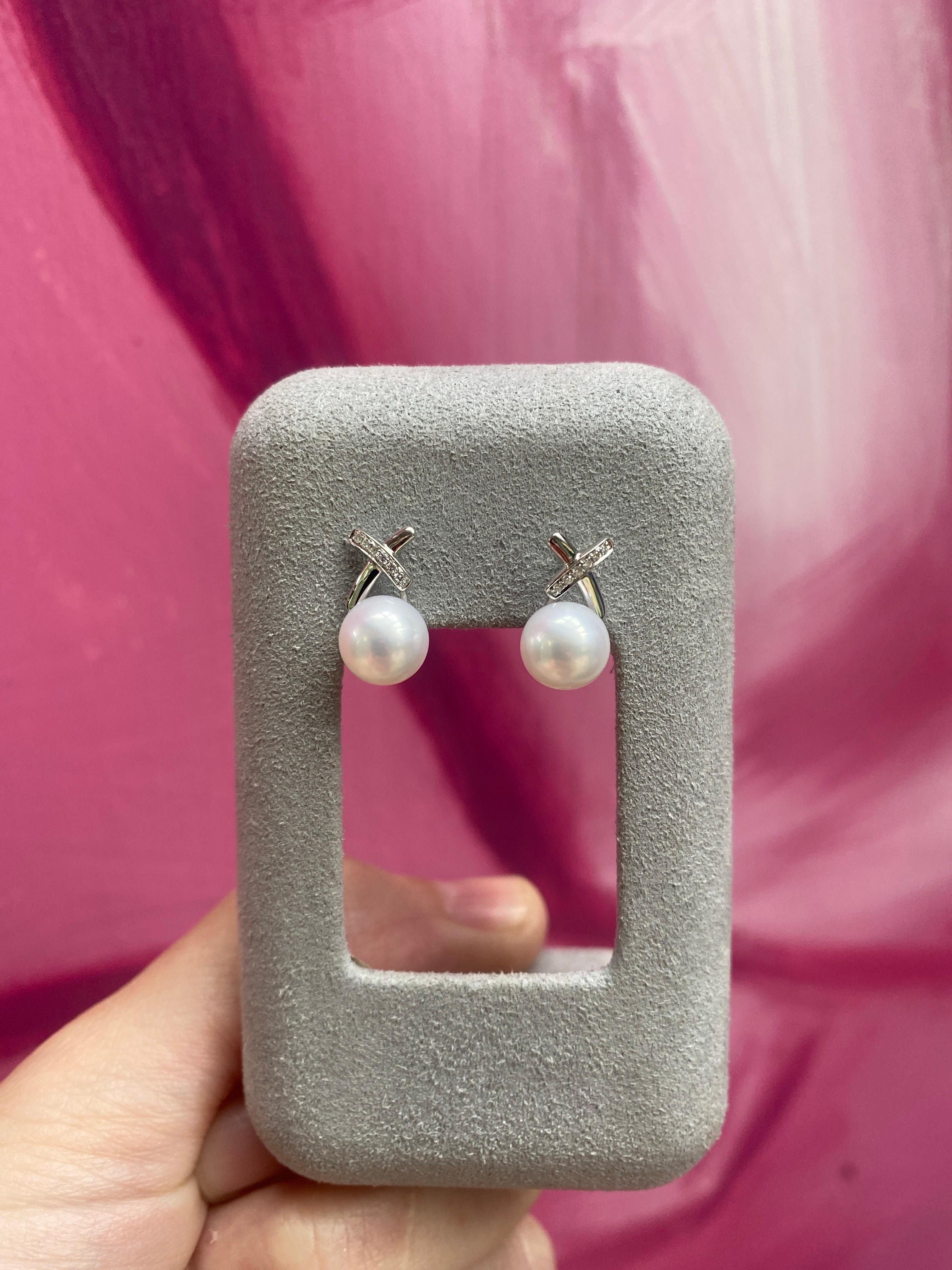 Pearl and Diamond 14 Karat White Gold Stud Earrings For Sale 3