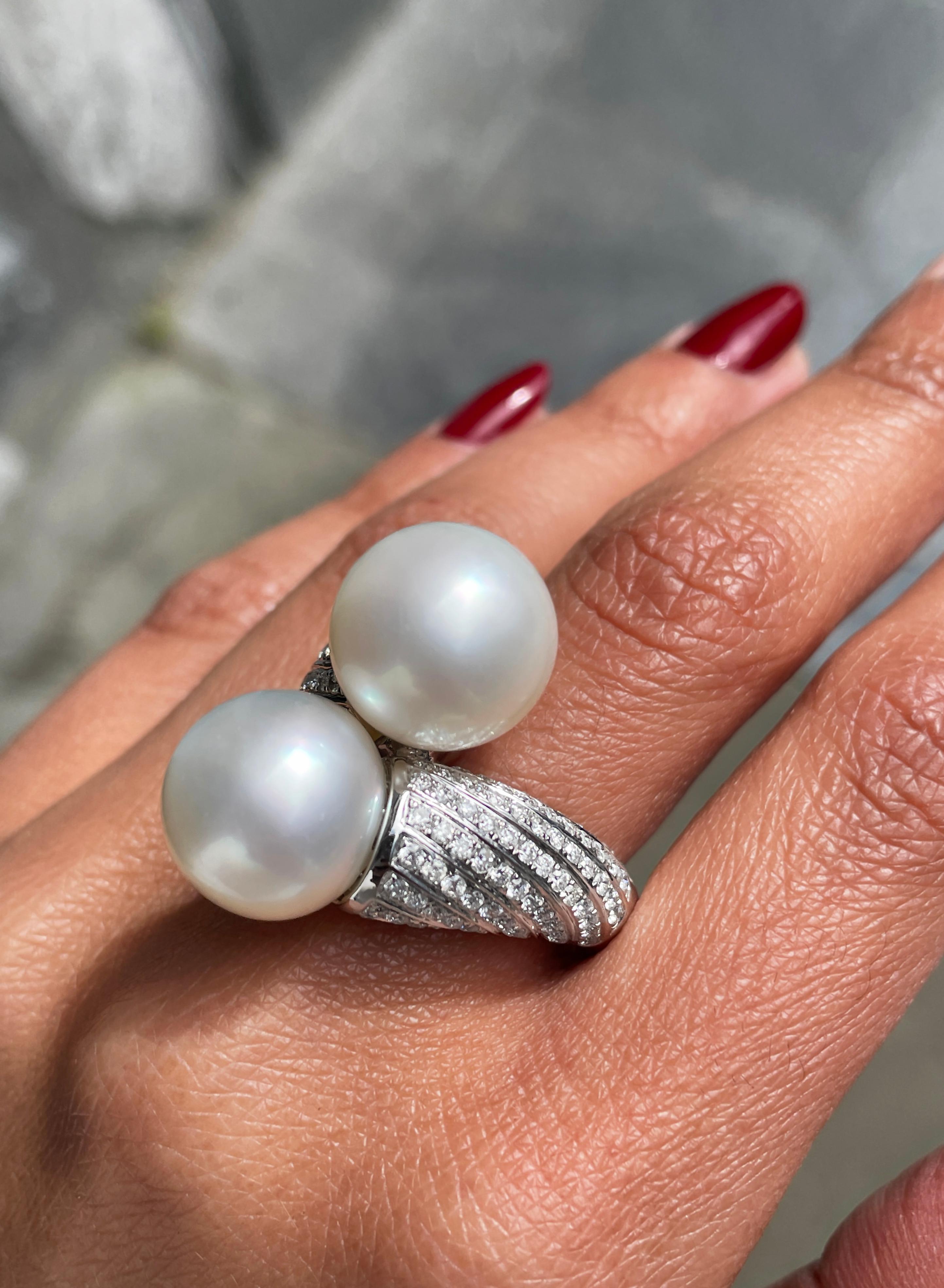Pearl and Diamond 18 Carat white Gold Crossover Cocktail Ring In Excellent Condition For Sale In London, GB