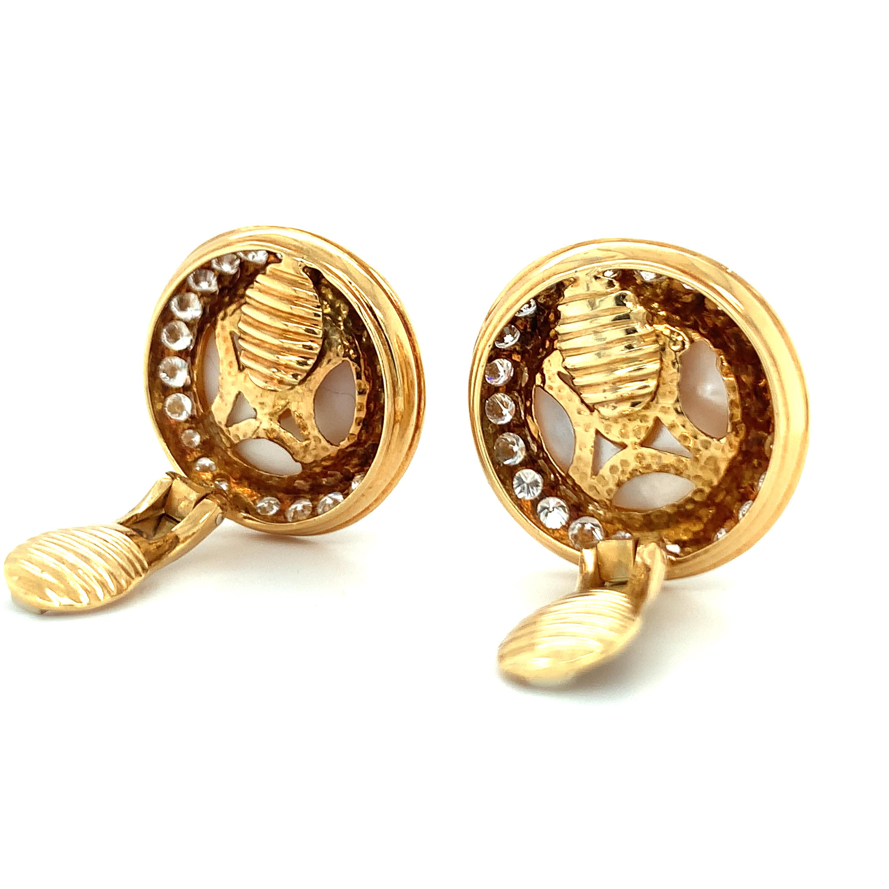 Pearl and Diamond 18k Yellow Gold Earclips In Good Condition For Sale In Beverly Hills, CA