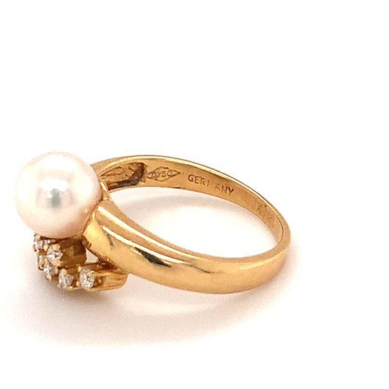 Round Cut Pearl and Diamond 18K Yellow Gold Ring, circa 1970s For Sale