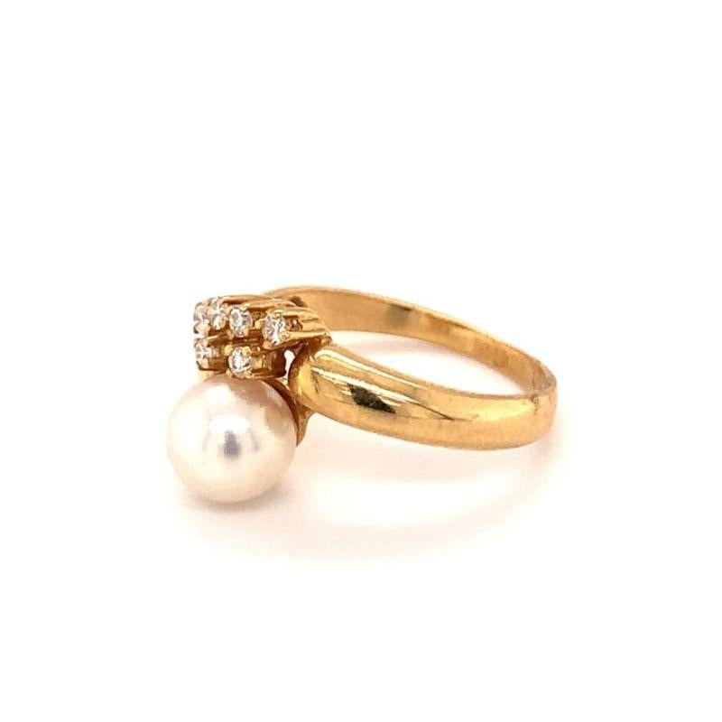 Pearl and Diamond 18K Yellow Gold Ring, circa 1970s In Good Condition For Sale In Beverly Hills, CA