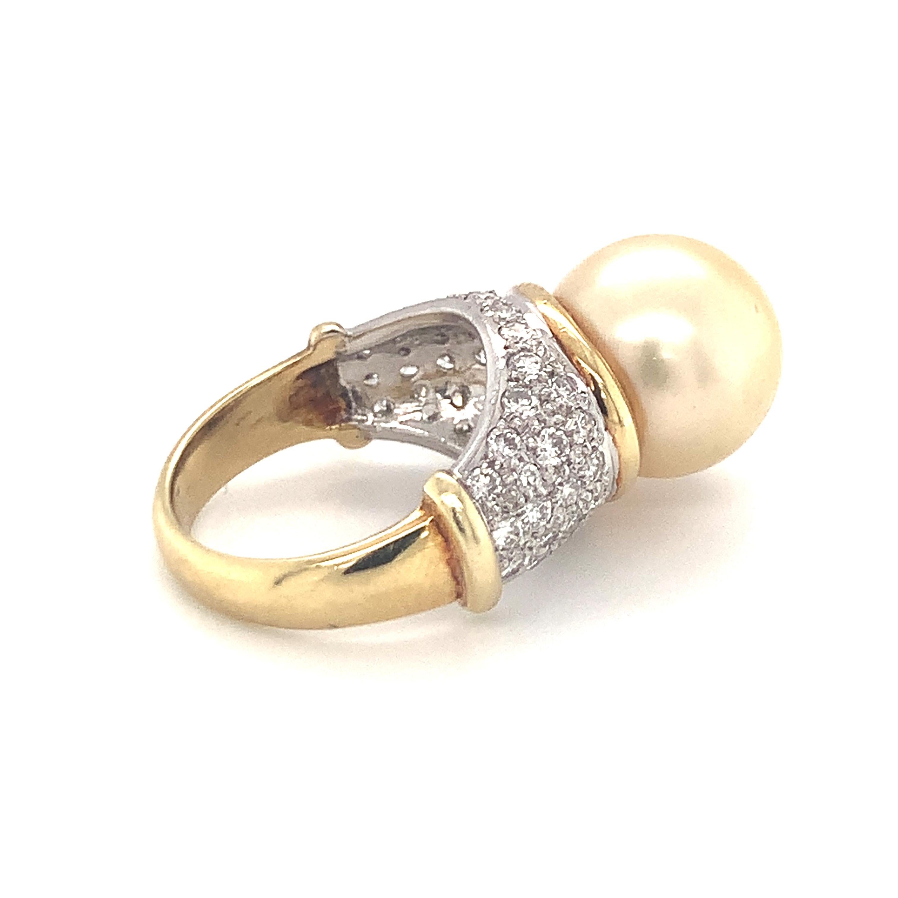 Taille ronde Bague en or jaune 18 carats avec perle et diamant en vente