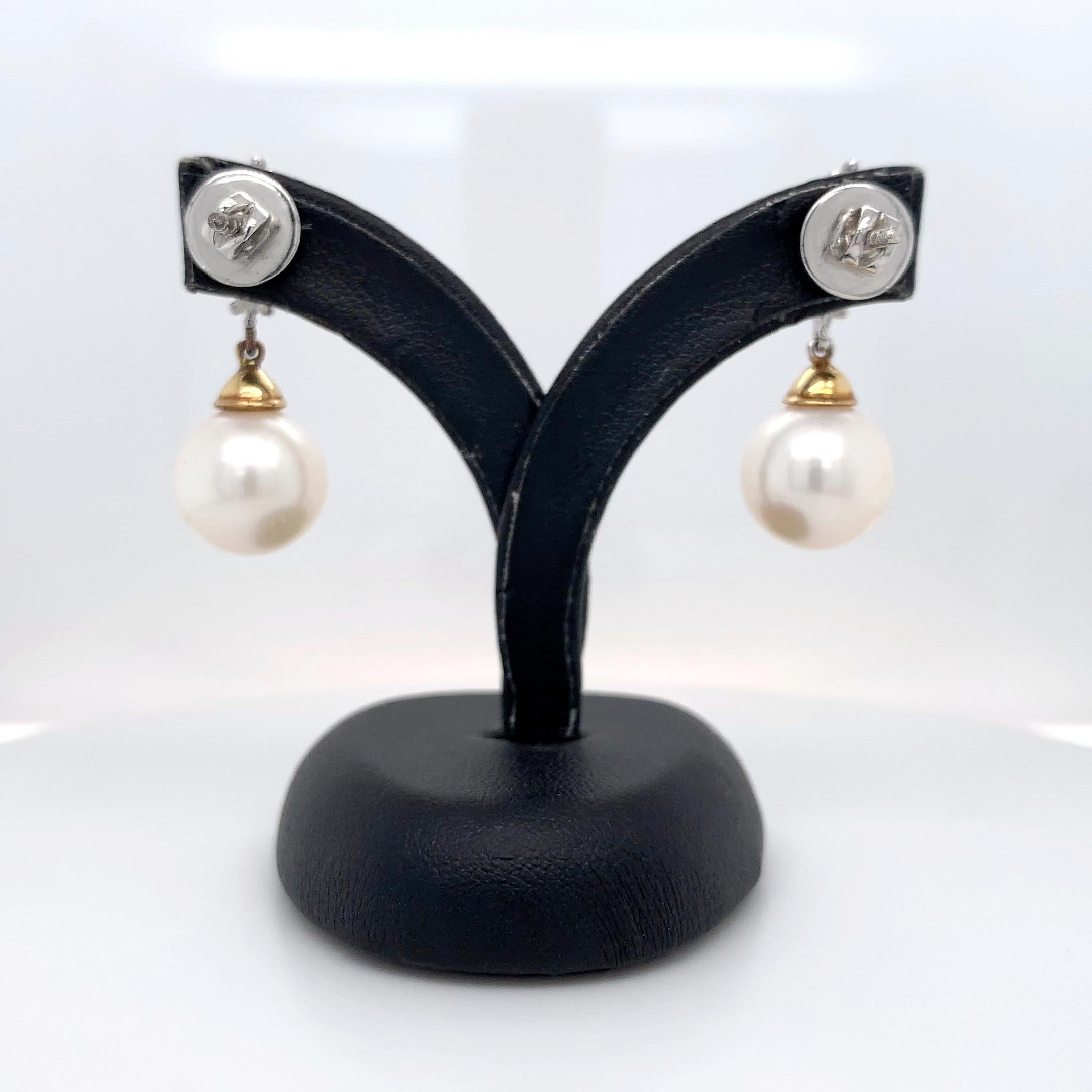 Round Cut Pearl and diamond art deco drop earrings 18k gold For Sale