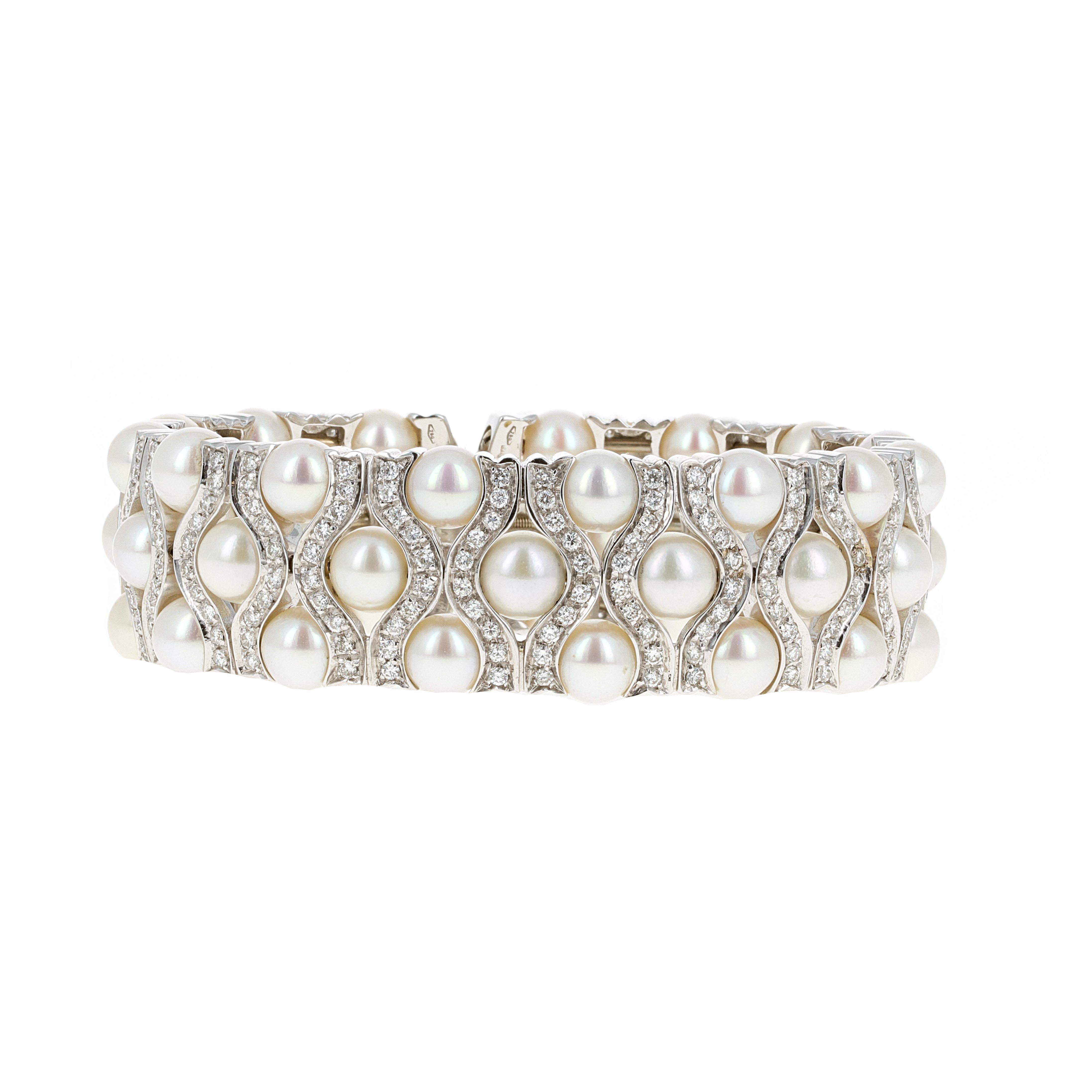 Contemporain Bracelet manchette jonc en or blanc 18 carats, perles et diamants  en vente