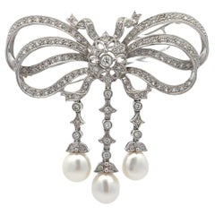 Spilla con fiocco di perle e diamanti
