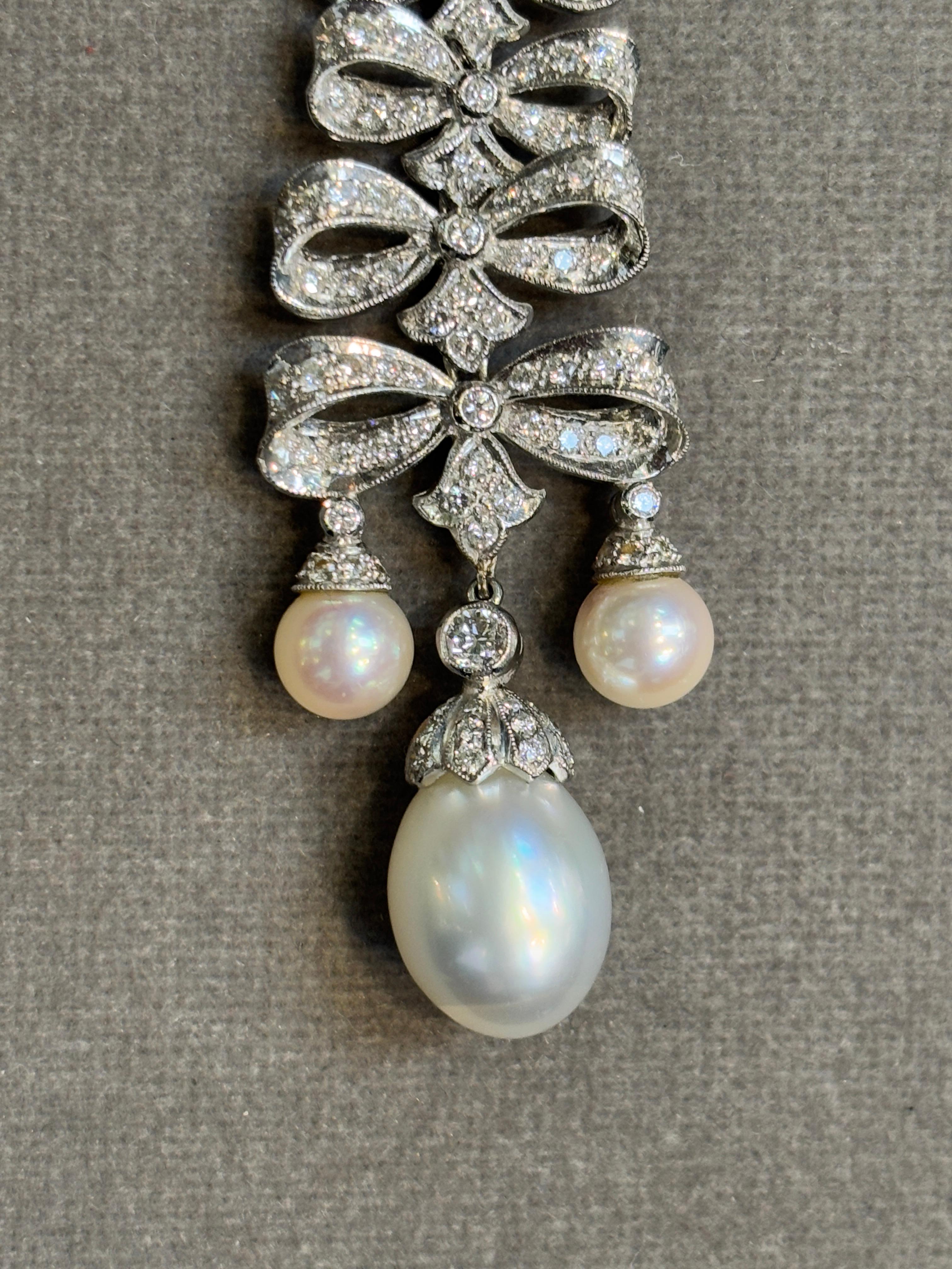 Orecchini a fiocco con perle e diamanti in vendita 1