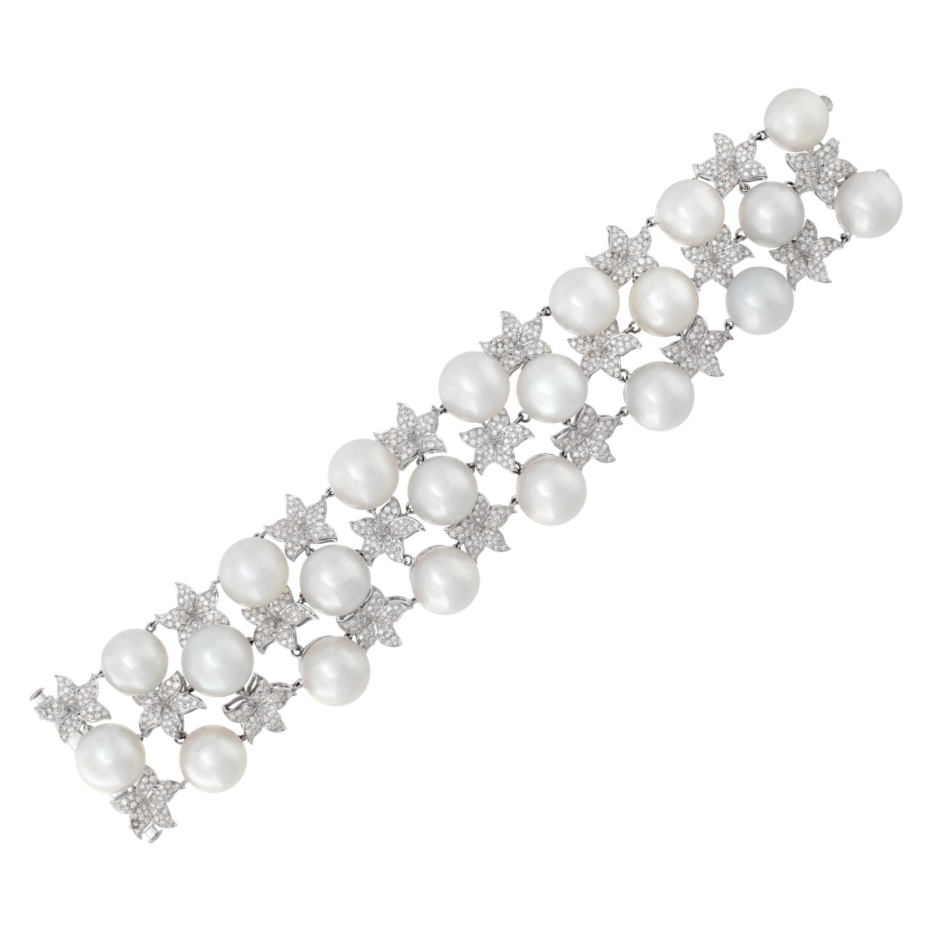 Women's Pearl and Diamond Bracelet in 18k White Gold