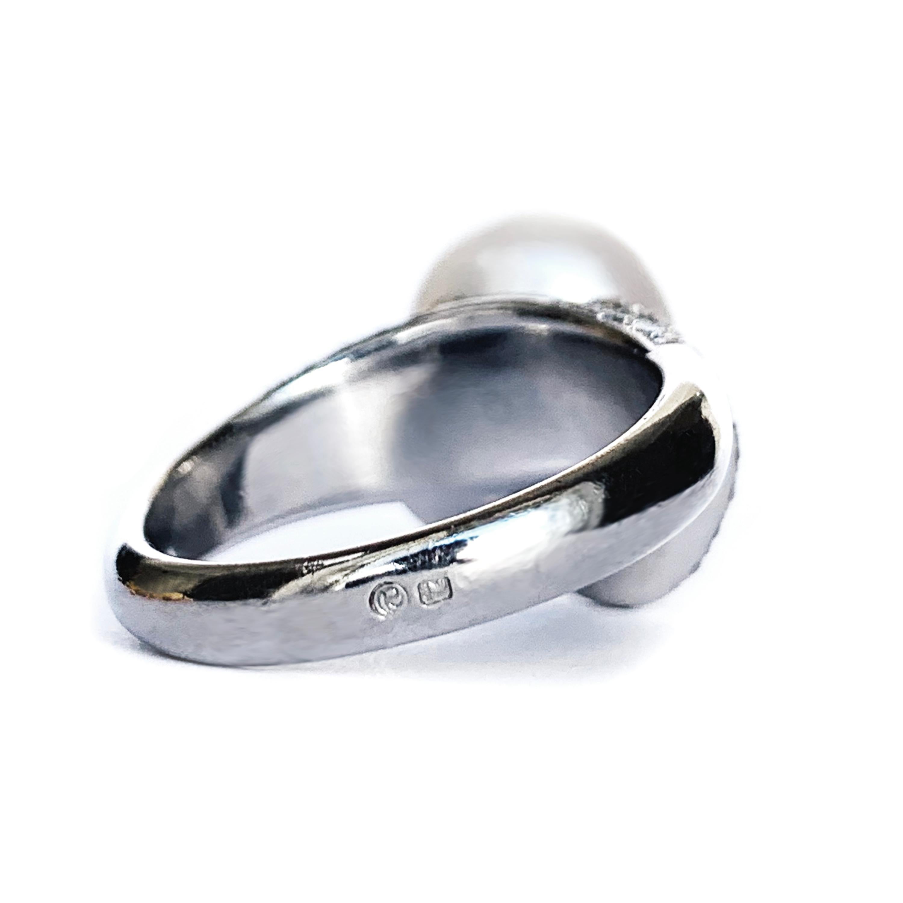 Women's or Men's Pearl and Diamond Classic Ring Set in Platinum For Sale
