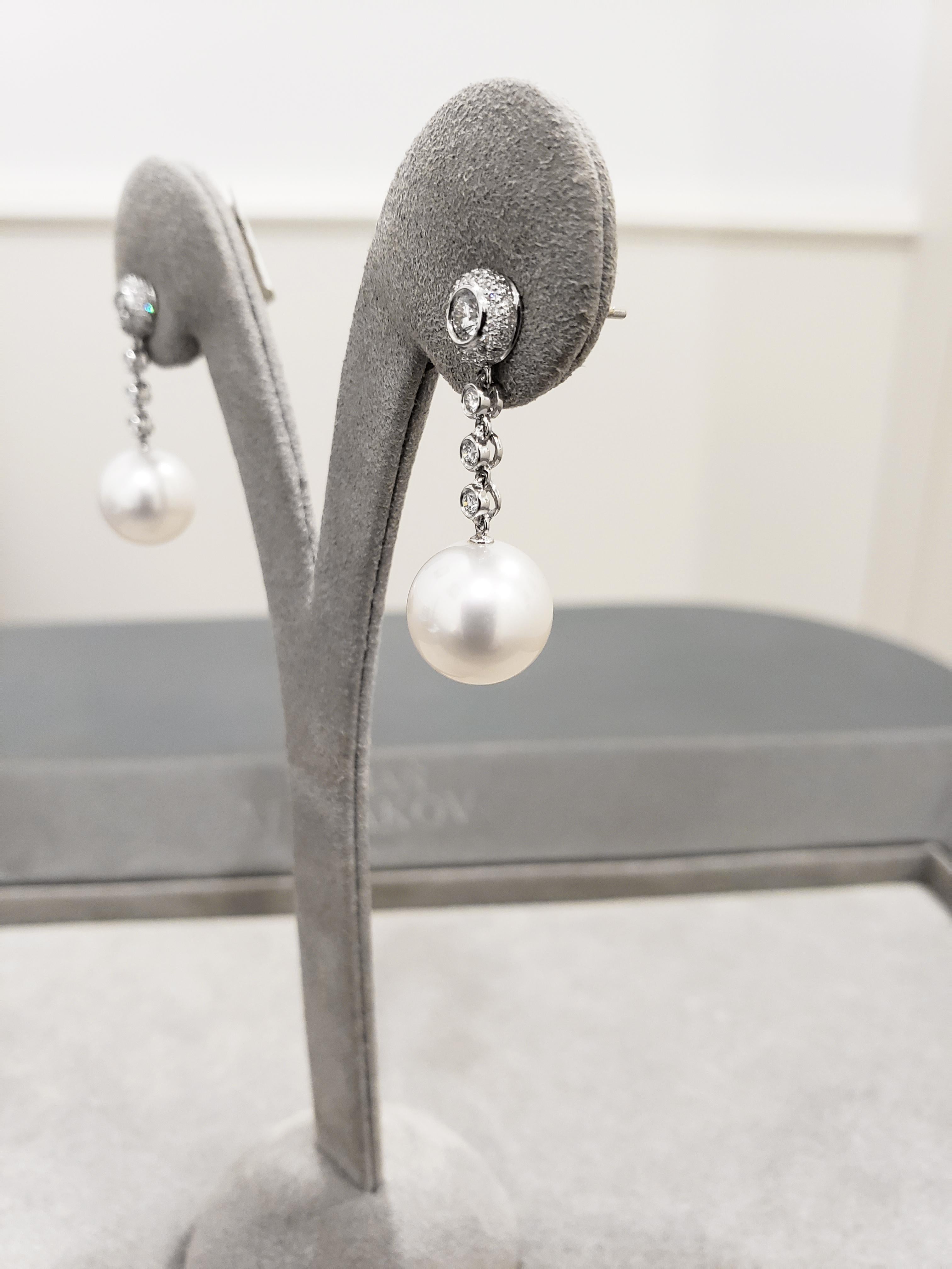 Contemporary Roman Malakov 0.69 Carats Round Brilliant Diamond And White Pearl Drop Earrings