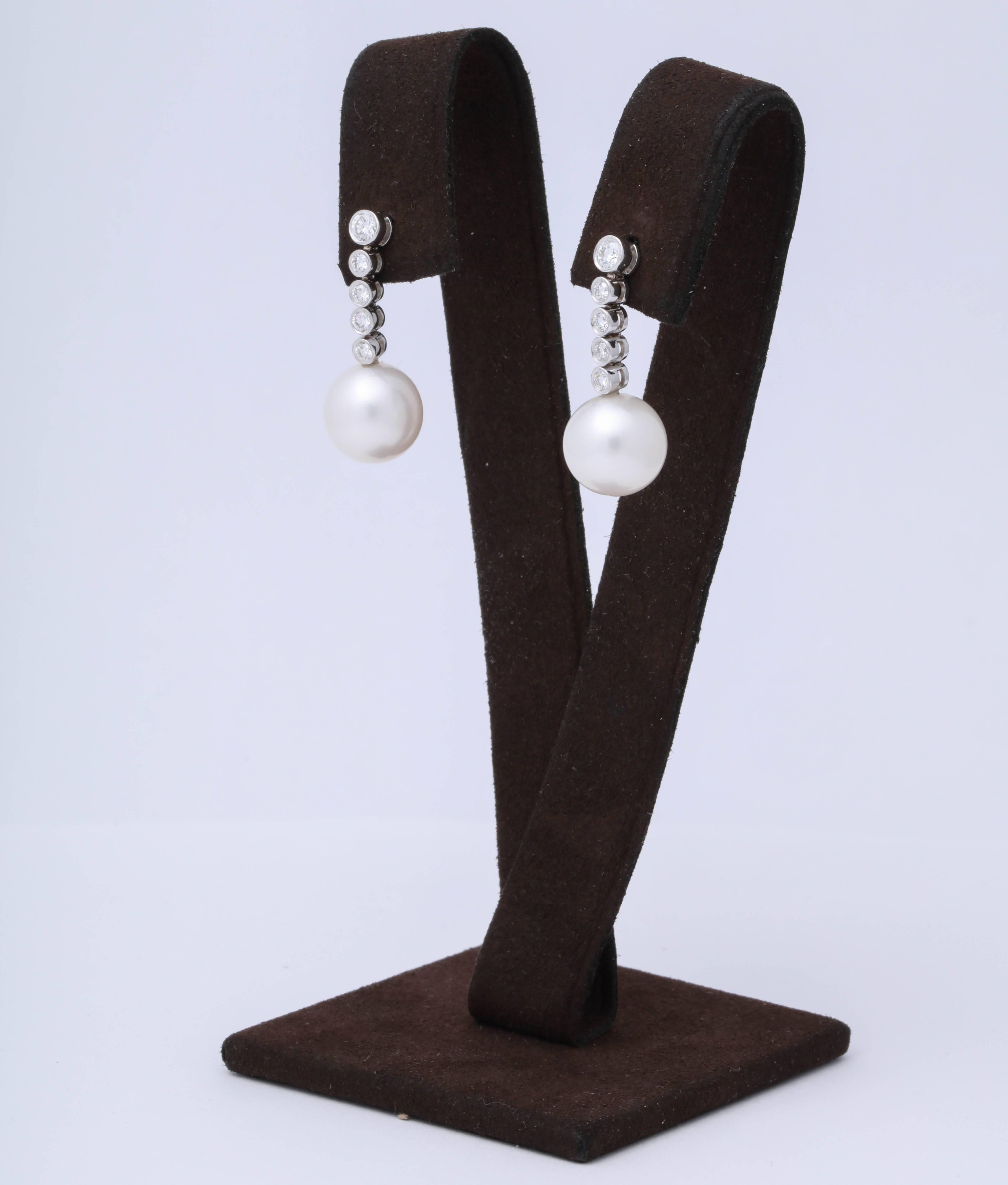Pearl and Diamond Dangle Earrings In New Condition In New York, NY