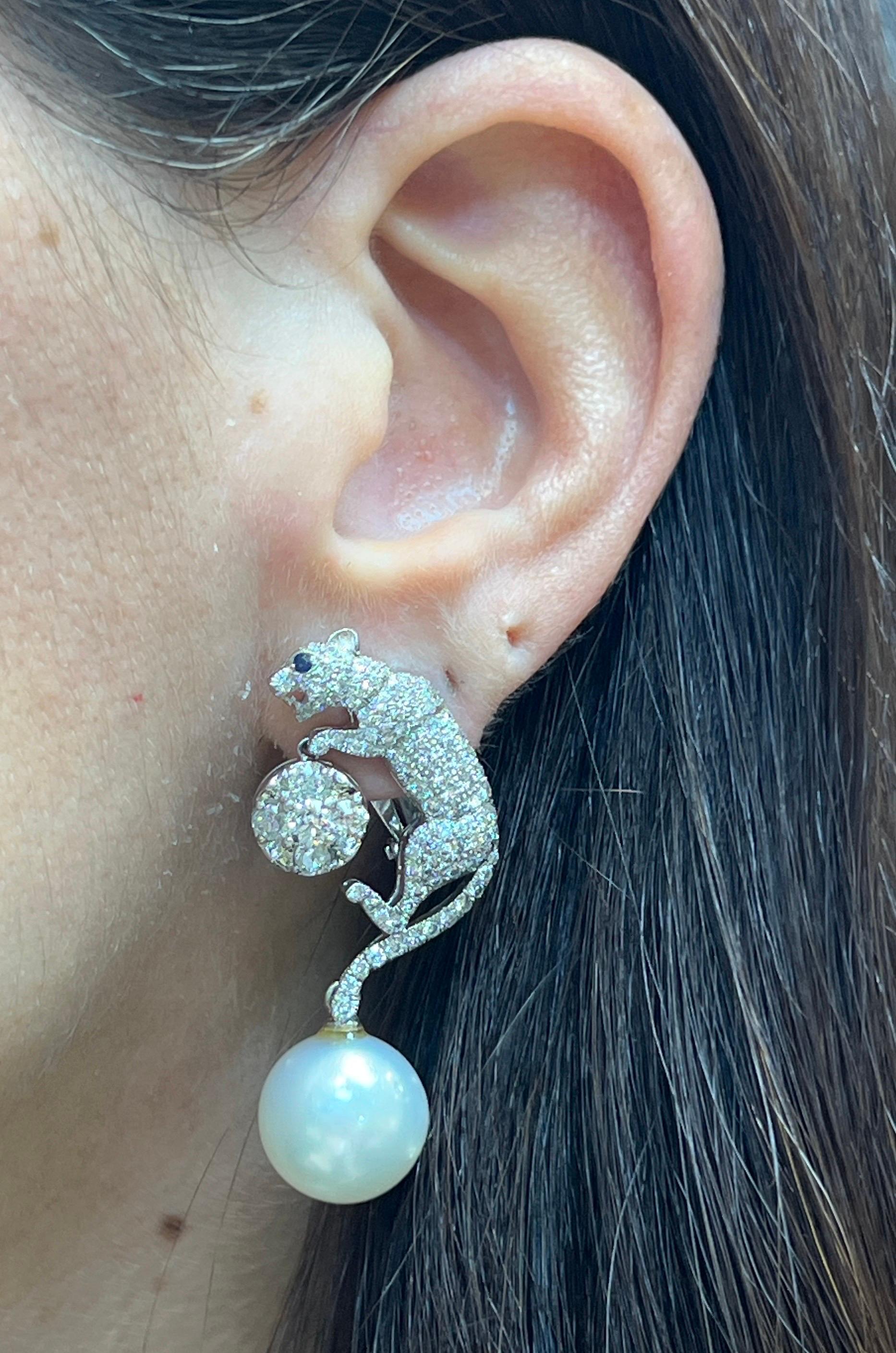 Taglio rotondo Orecchini giorno e notte con perle e diamanti in vendita