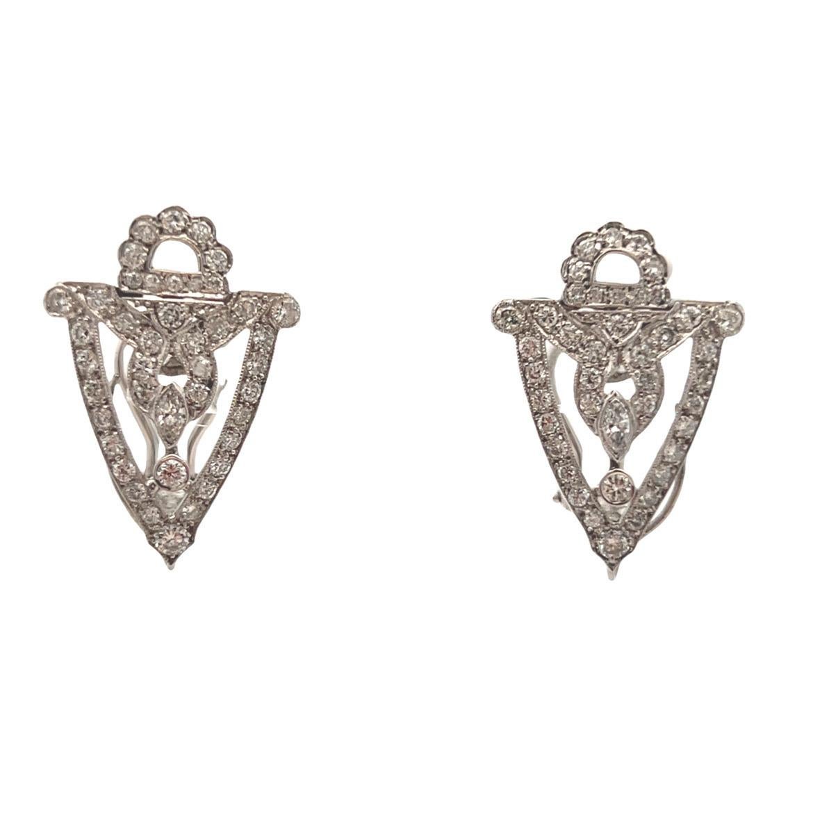 Orecchini giorno e notte con perle e diamanti

Orecchini da giorno e da sera con 2 gocce di perle coltivate accentate da diamanti a taglio marquise e rotondo. 

Peso totale approssimativo dei diamanti: 3,18 carati
Tipo di fondello: a clip con