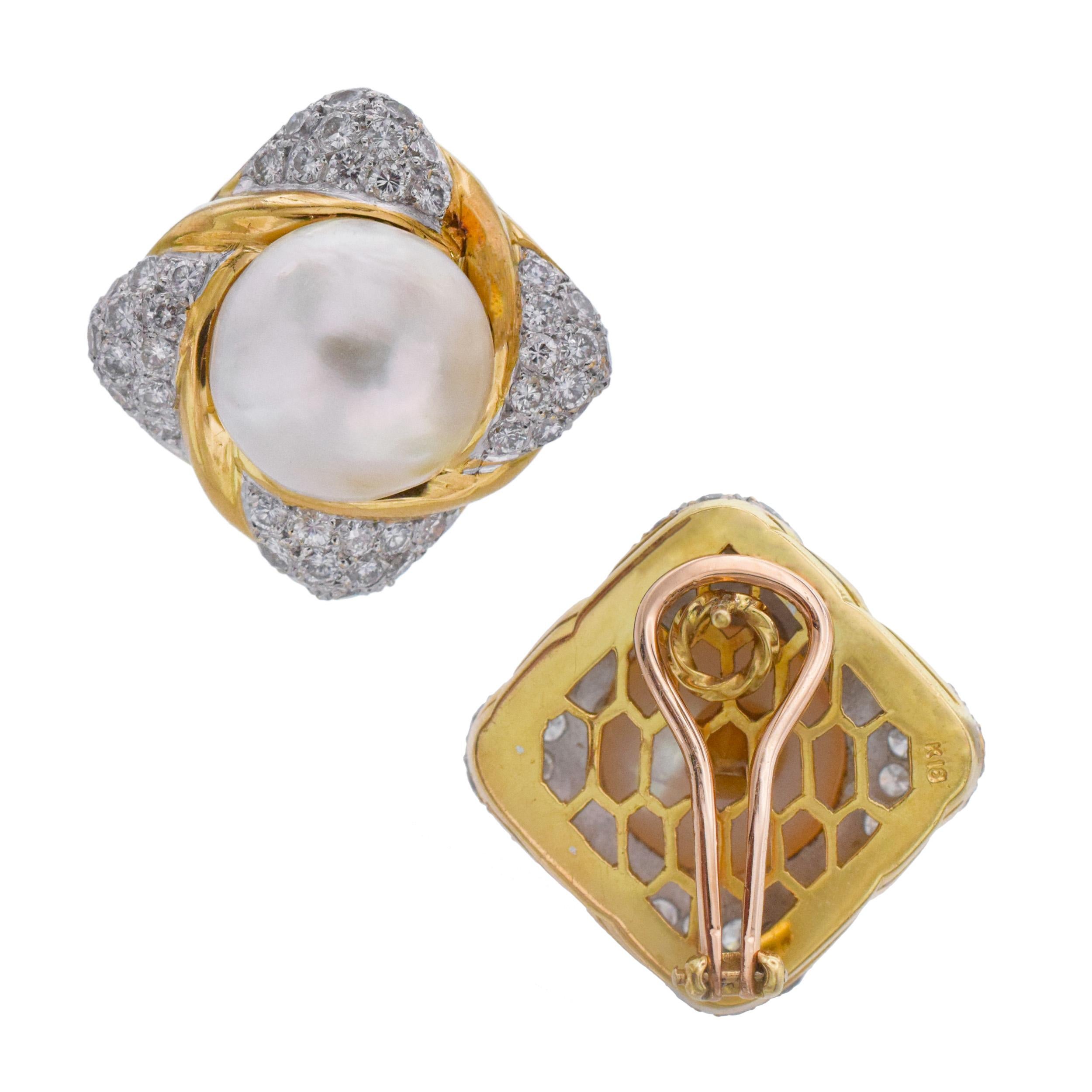 Taglio rotondo Clip per orecchie con perle e diamanti in vendita