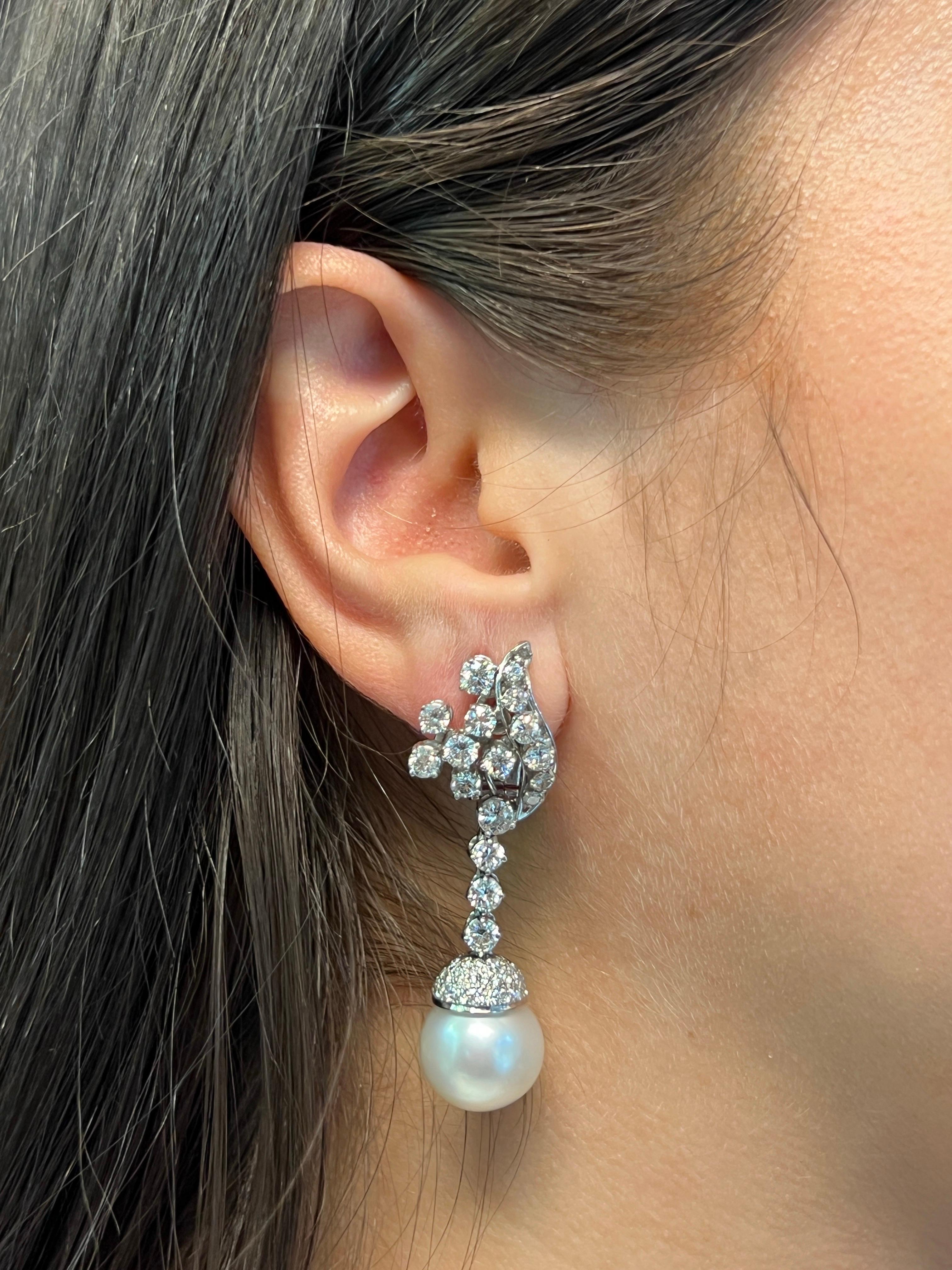 Pearl and Diamond Earrings

White gold earrings featuring two South Sea pearls adorned with diamonds. 

Approximate Length: 2 inches
Approximate Combined Diamond Weight: 8.20 carats
Back Type: Clip-on with post
Metal Type: 18 Karat Gold