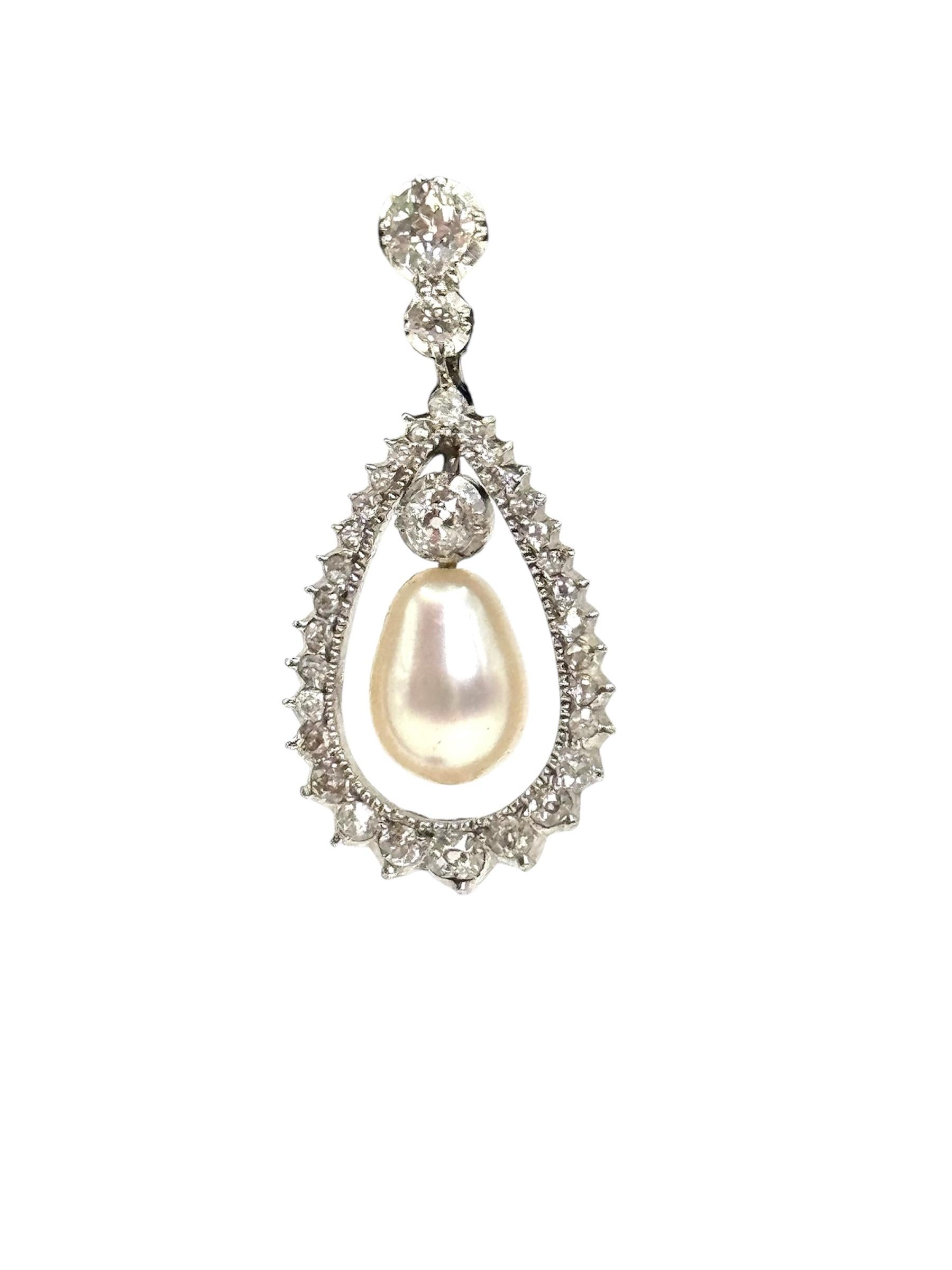 Orecchini di platino con perle e diamanti a forma di pera in vendita 1
