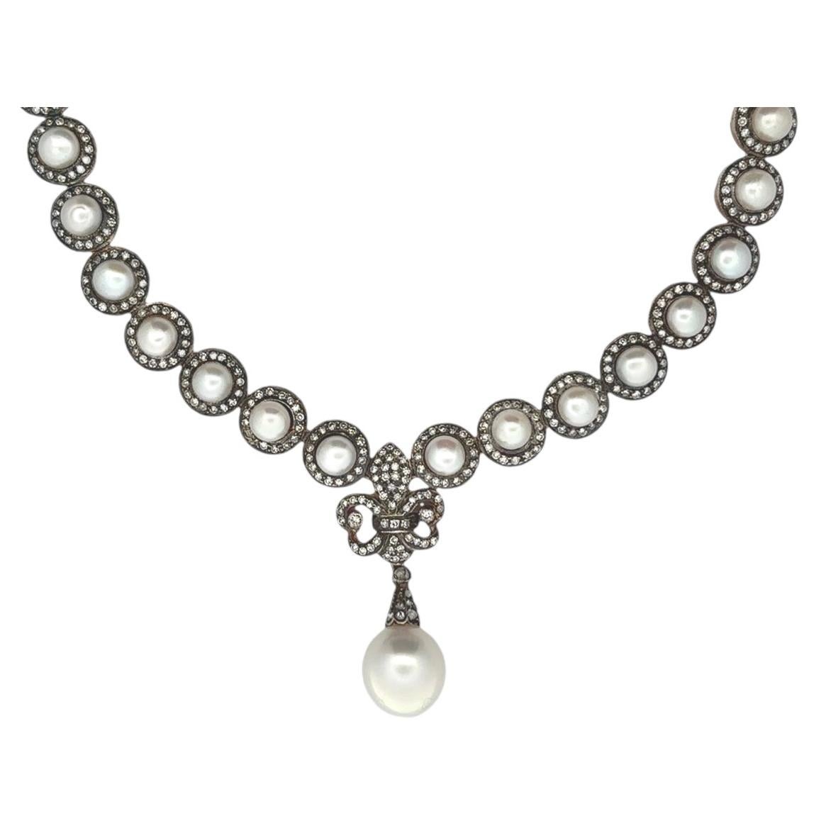 Collier Fleur de Lis en perles et diamants