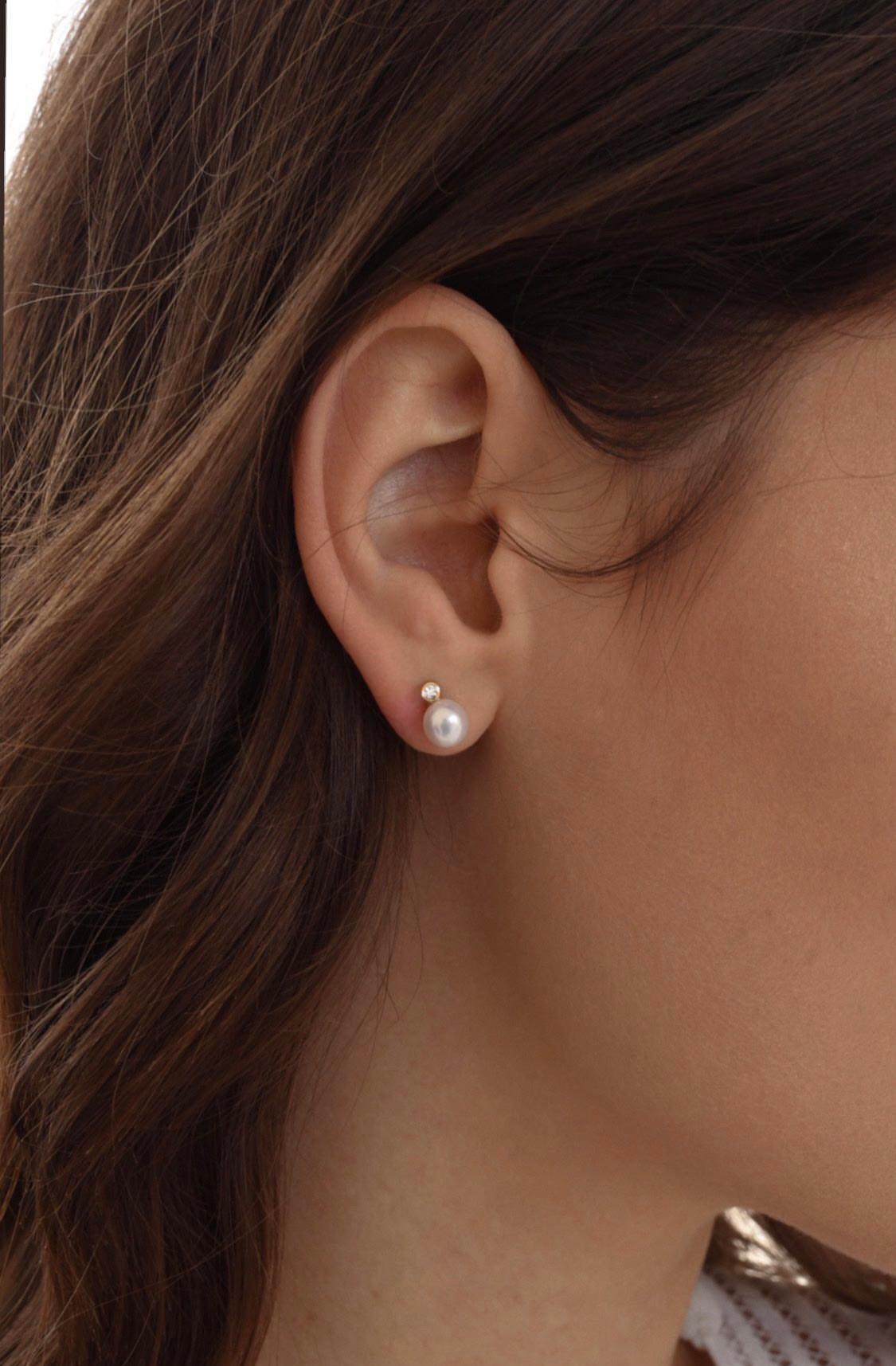 Women's or Men's Pearl and diamond mini earrings, in 18K Gold For Sale