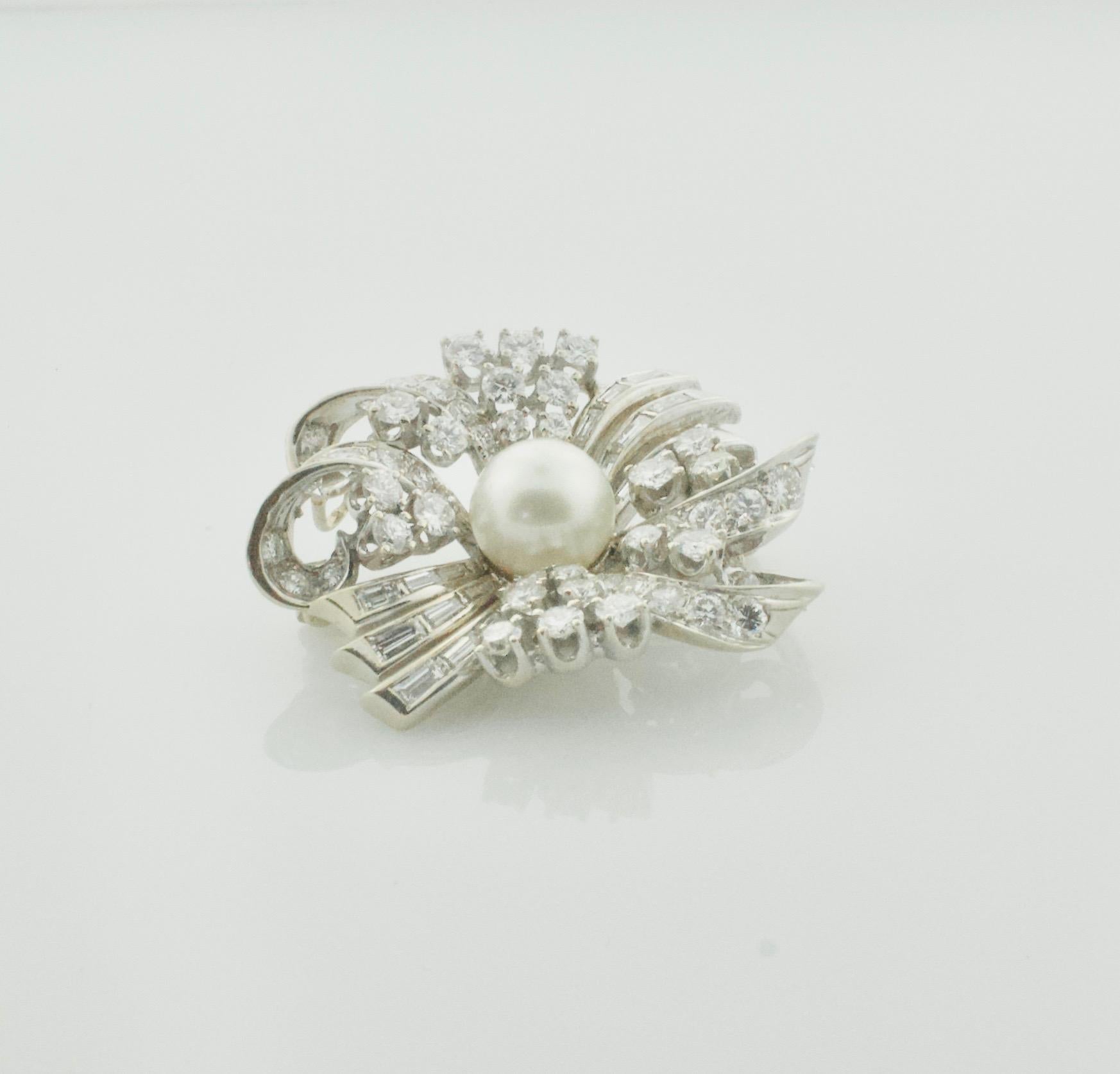 Pearl and Diamond Necklace, Brooch circa 1950's in White Gold 5.35 Carats In Excellent Condition For Sale In Wailea, HI