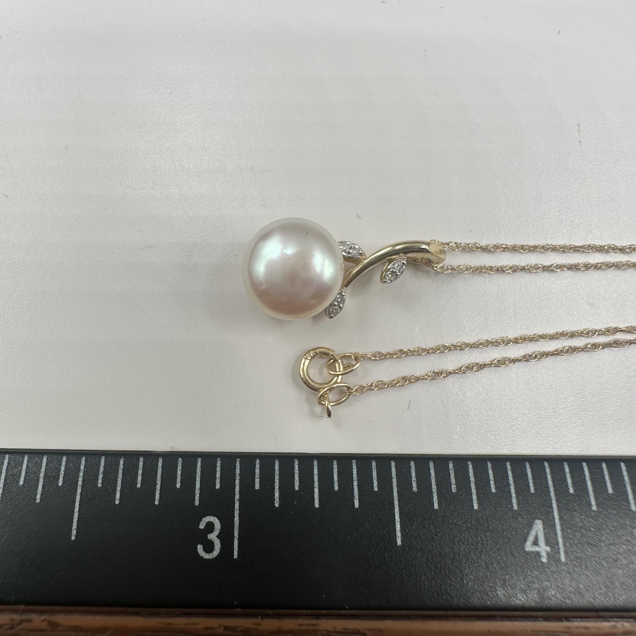 Collier de perles et de diamants en or jaune 10kt - 8.3mm, 0.03ctw, New Pour femmes en vente