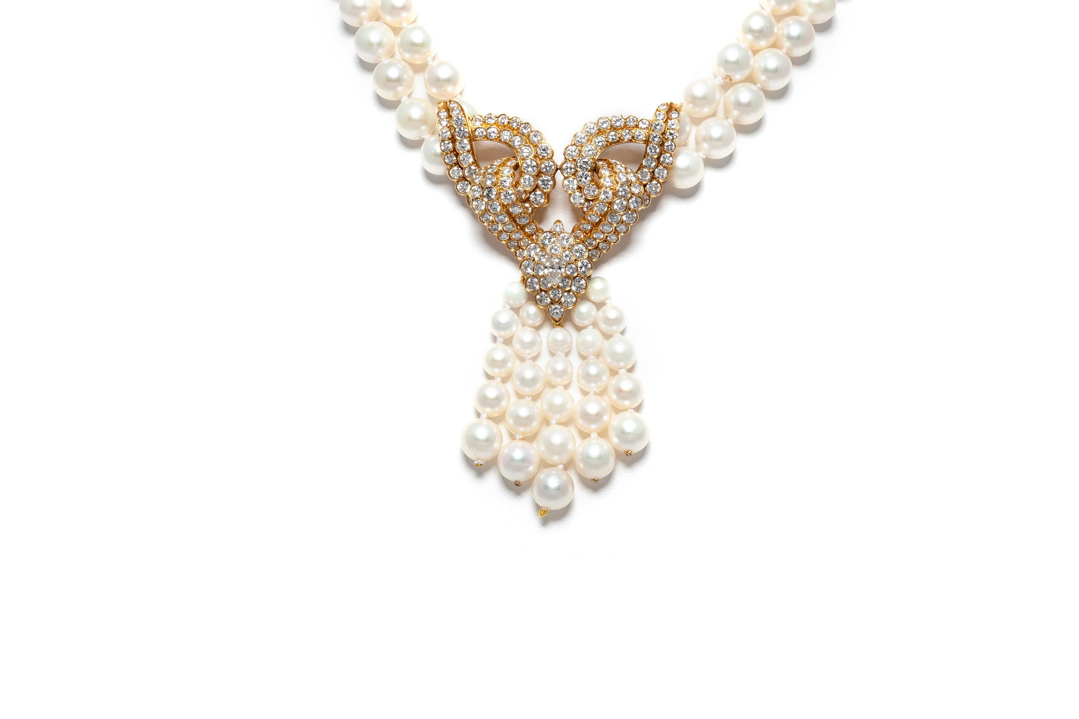 Finely crafted in 18K yellow gold featuring pearls of various sizes and round-cut and pear-shape diamonds weighing a total of 10.00 carats approximately.
14 inches long.
