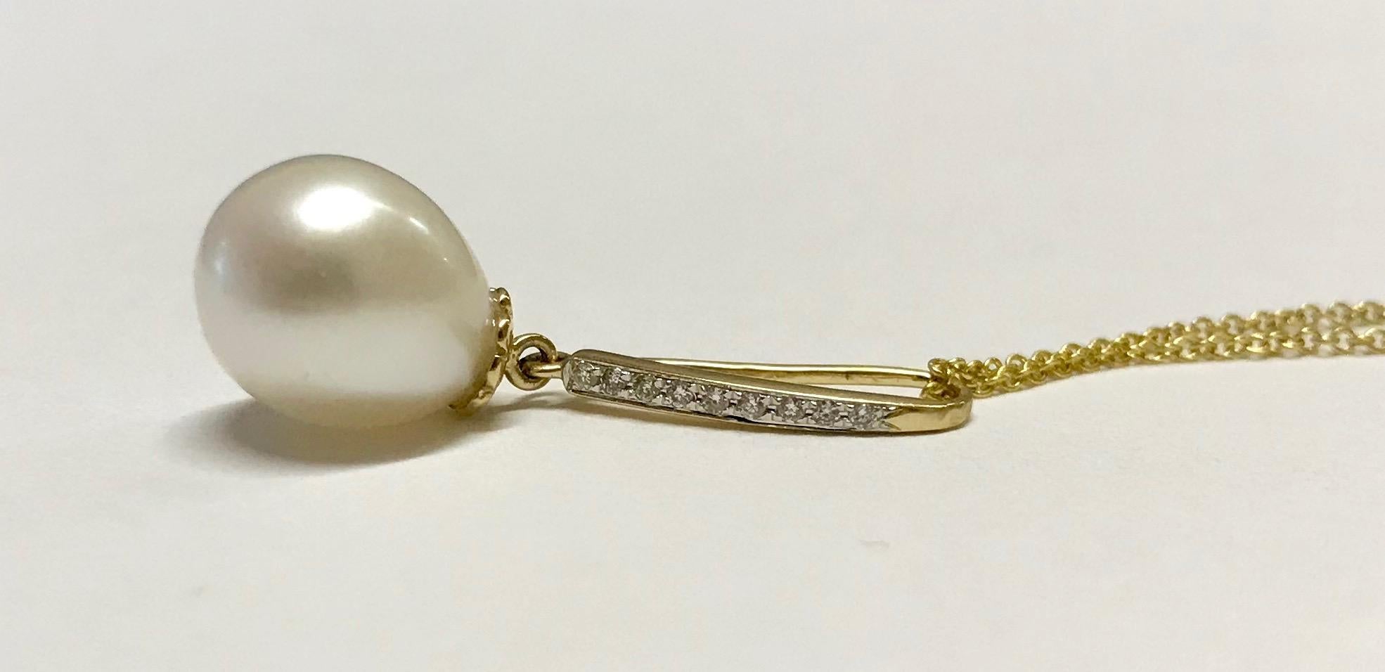 Elegant and stunning, this 9.50 carat Pearl descends from a 14K Yellow Gold setting complete with 9 Brilliant White Diamonds totaling 0.05 carat.
 
Material: 18K Yellow Gold
Center Stone Details: 9.50 Carat Pearl
Diamonds: 9 Round Diamonds at 0.05