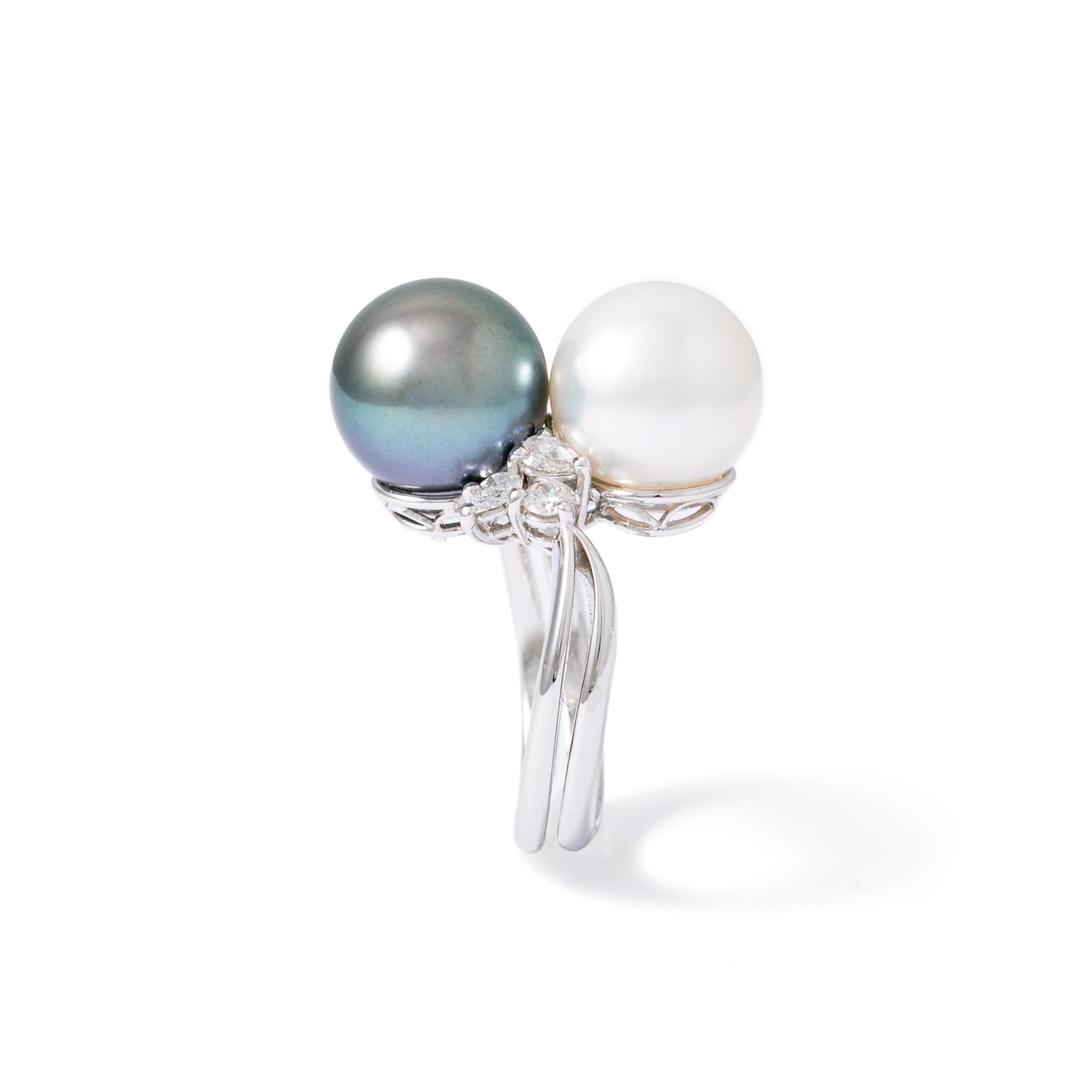 Women's Pearl and Diamond Platinum Ring For Sale