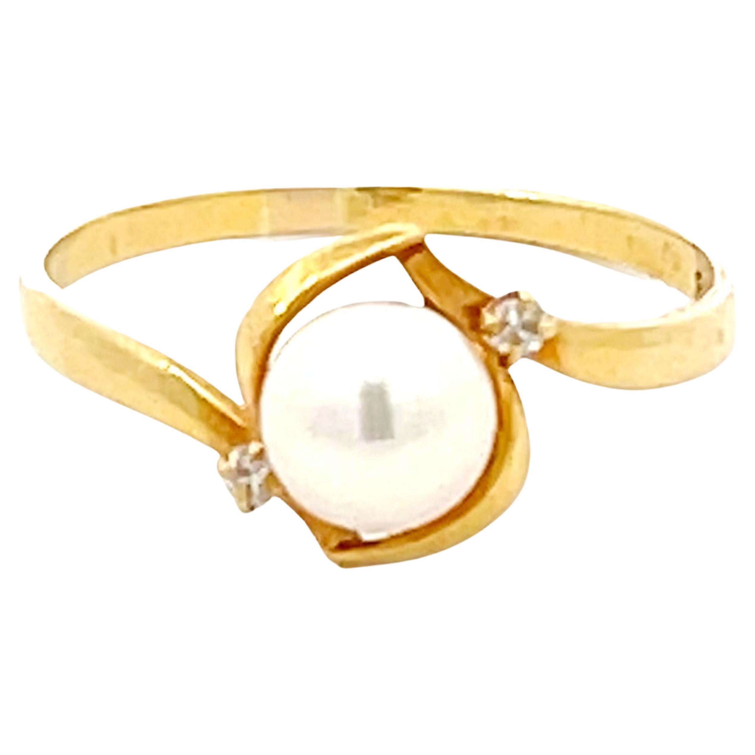 Pearl and Diamond Ring 18k Yellow Gold