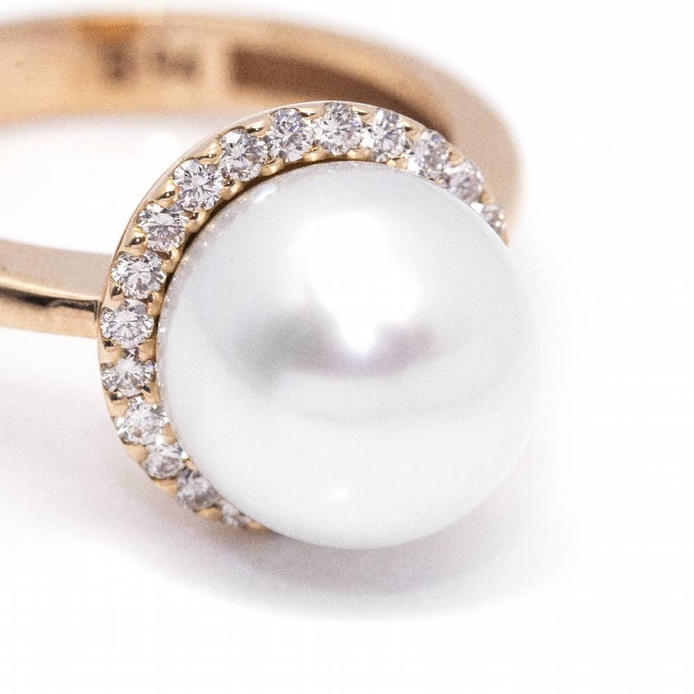 Rose Gold Ring for woman : 24x Brilliant Cut Diamonds with a total weight of 0,34cts in H/VS quality and 1x Australian Pearl of 11mm l Size 16 : 18kt Rose Gold : 4,40 grams : Item is brand new : Ref.:D360106