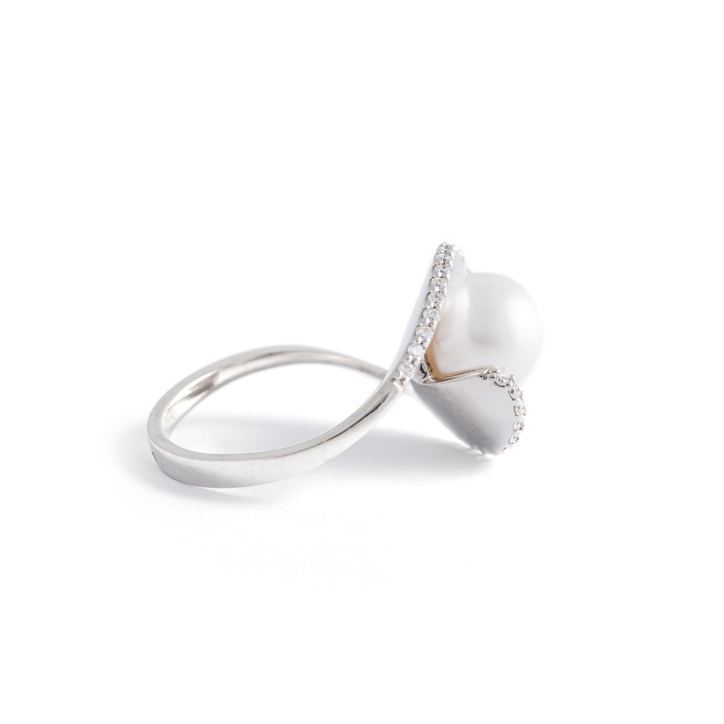 Pearl and Diamond Ring In New Condition For Sale In Geneva, CH