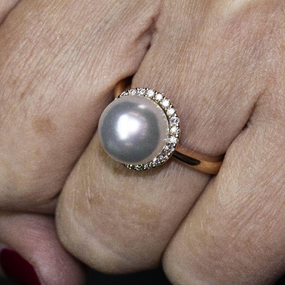 Anello con perle e diamanti in vendita 2