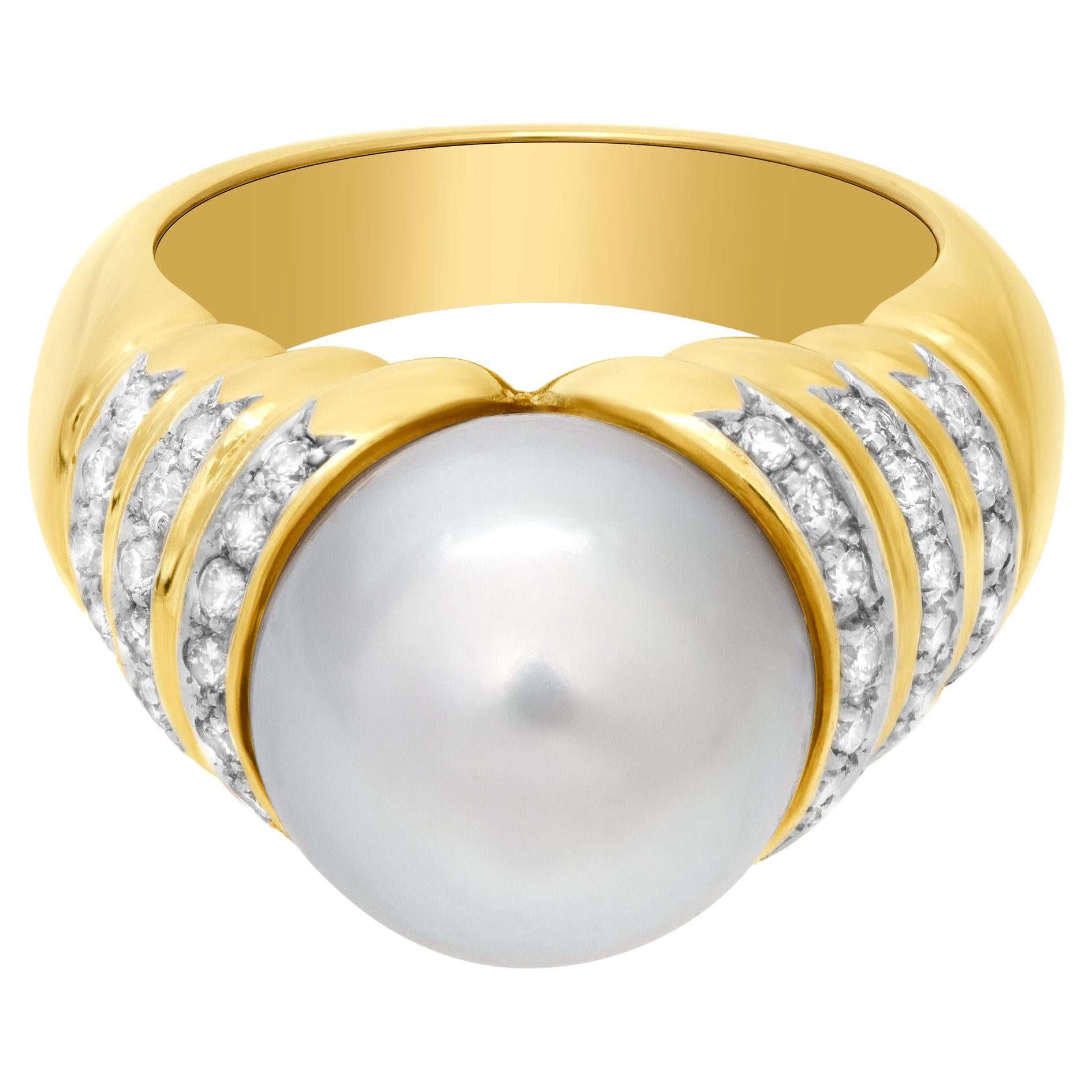 Pearl and Diamond Ring in 18k Yellow Gold For Sale