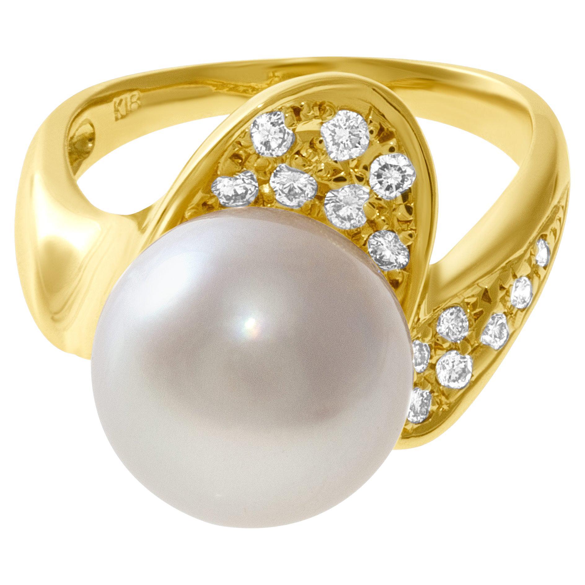 Pearl and Diamond Ring in 18k Yellow Gold with Center Silver Pearl For Sale