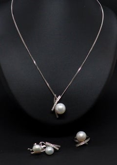 Pearl and Diamond Set White Gold 18 Karats