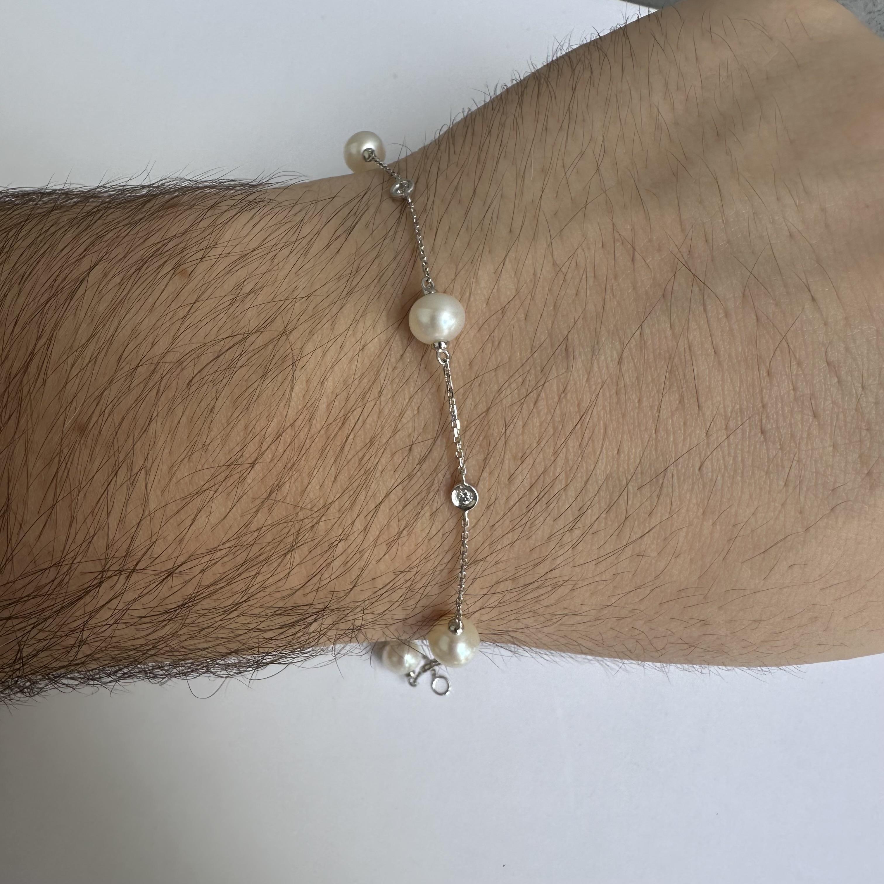 Pearl and Diamond Station Bracelet in 14kt White Gold - 4 Pearls, New In New Condition In West Hempstead, NY