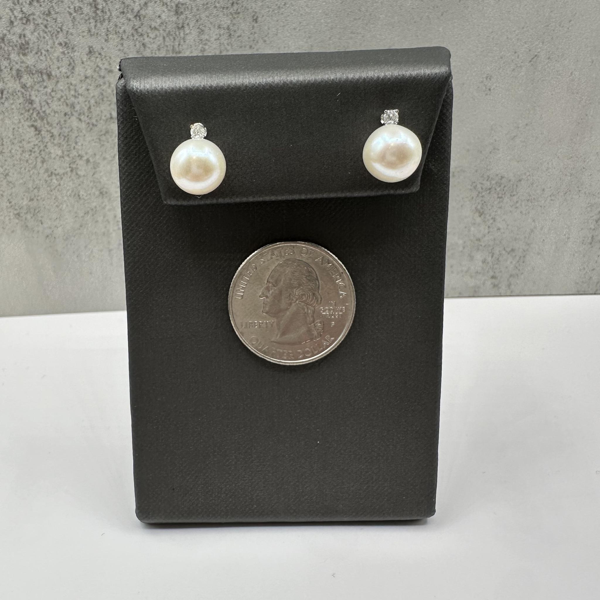 Boucles d'oreilles perles et diamants en or blanc 14kt - Perles rondes de 9mm, nouvelles Neuf - En vente à West Hempstead, NY